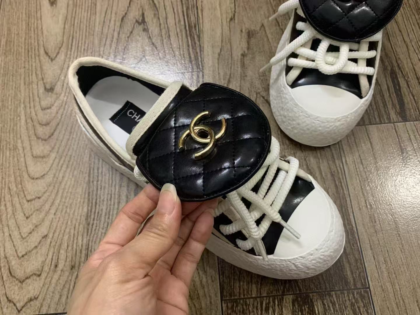 CHANE 1 ダブルC ブラック&ホワイト カジュアルシューズ【50%割引+送料無料】