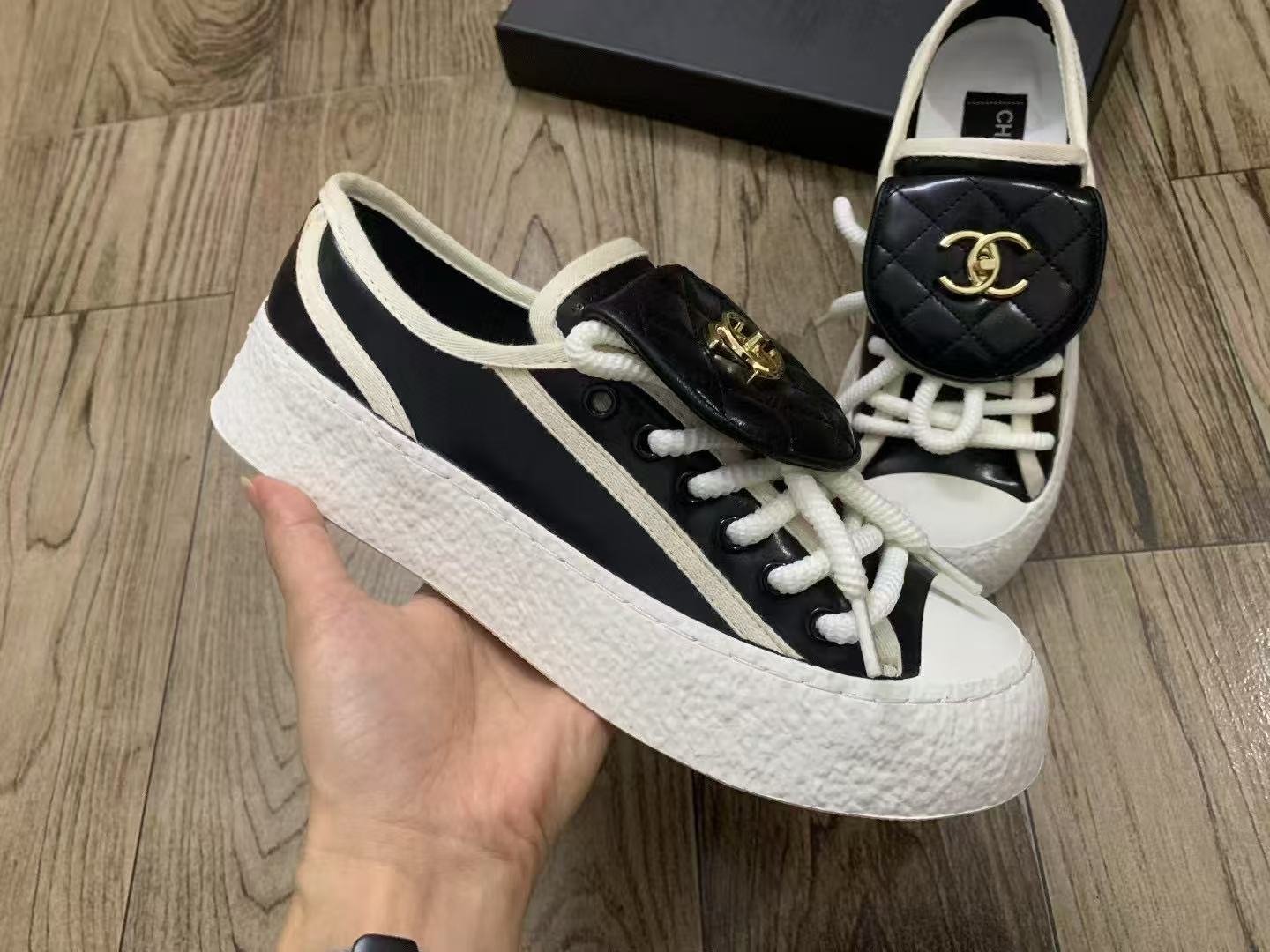 CHANE 1 ダブルC ブラック&ホワイト カジュアルシューズ【50%割引+送料無料】