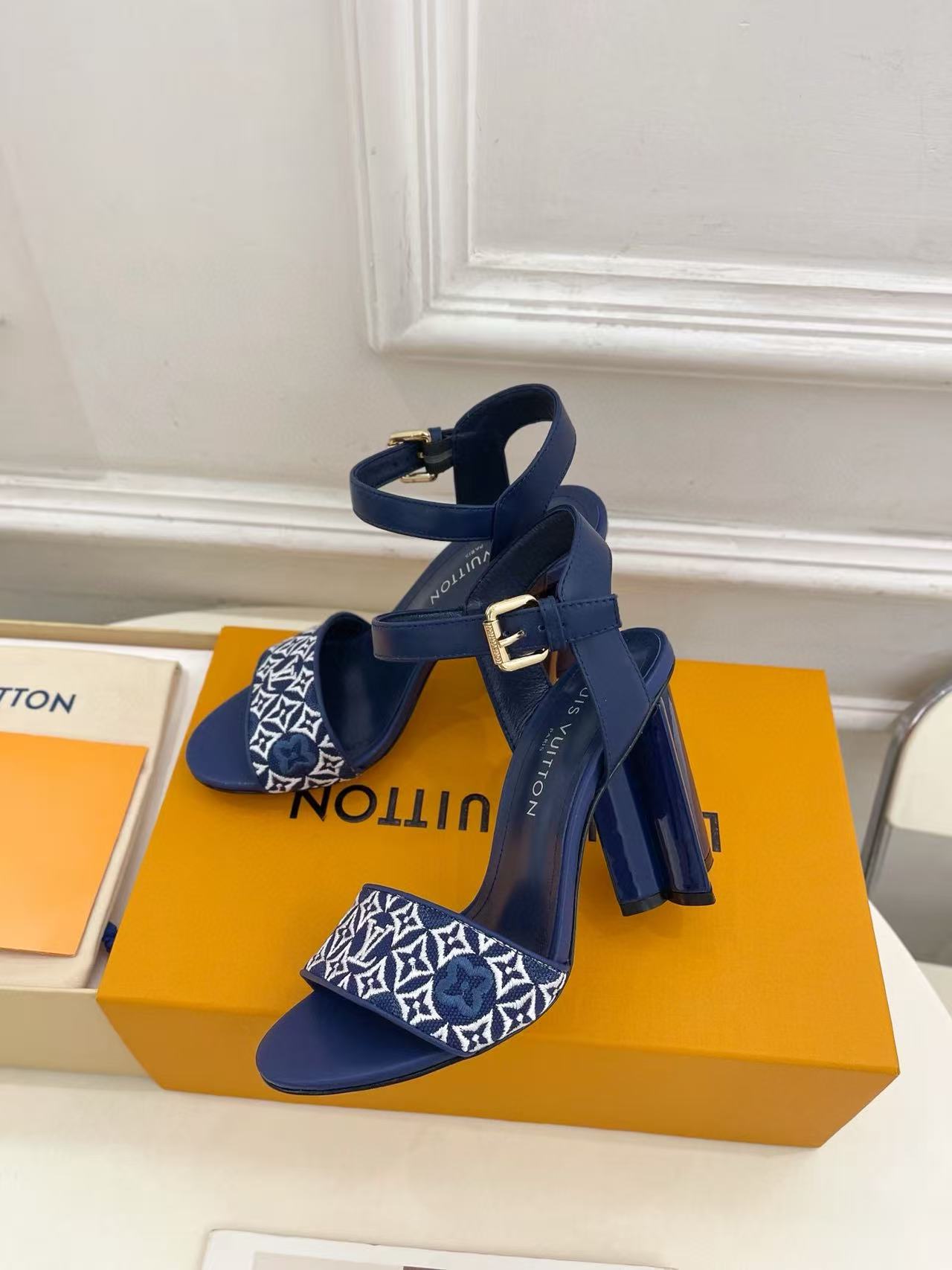 LVの高品質刺繍プリントハイヒールサンダル【50％割引+送料無料】