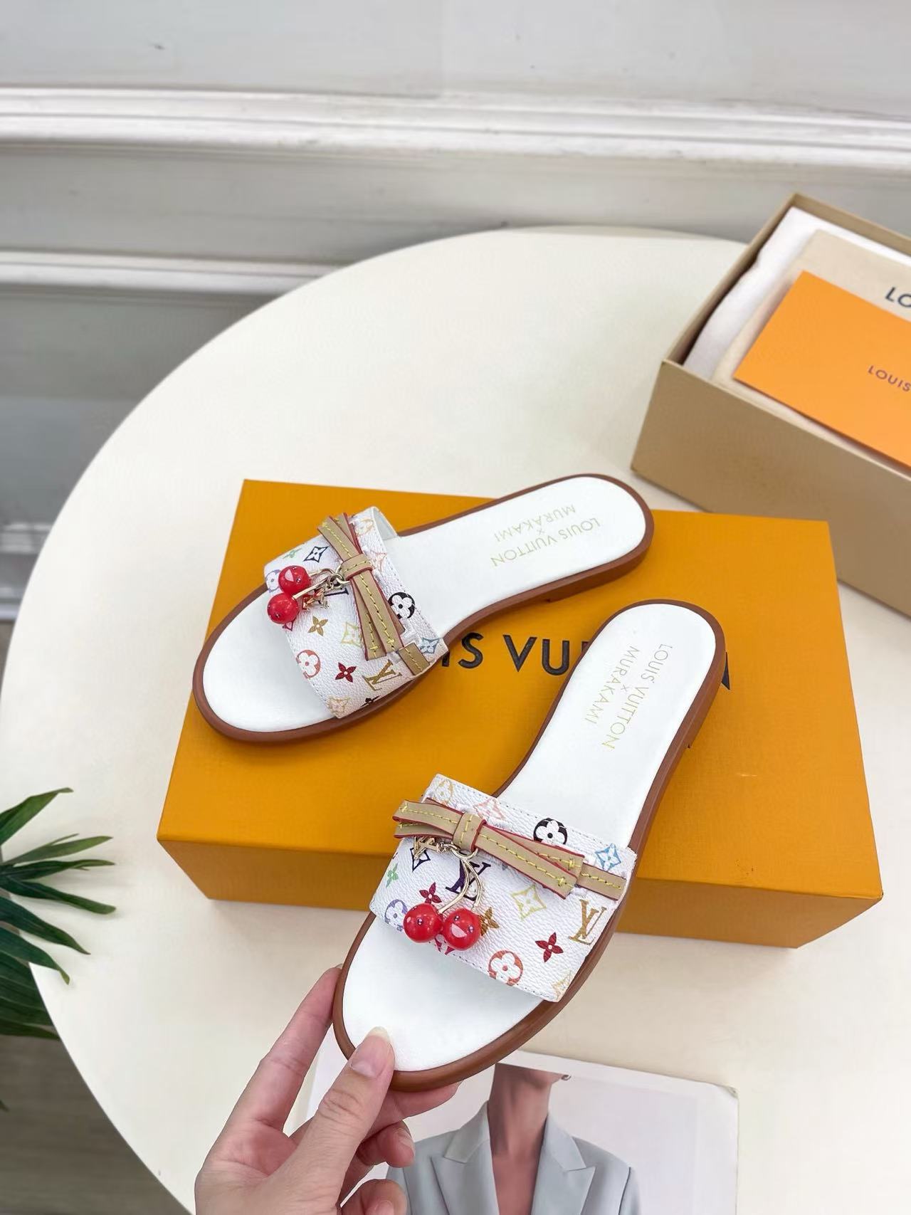 LVの高品質チェリープリントスリッパ【50％割引+送料無料】