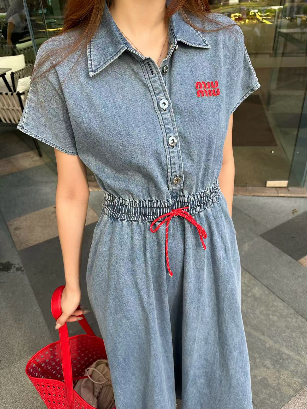 M1UM1U シンプルレースアップデニムドレス【50％割引+送料無料】