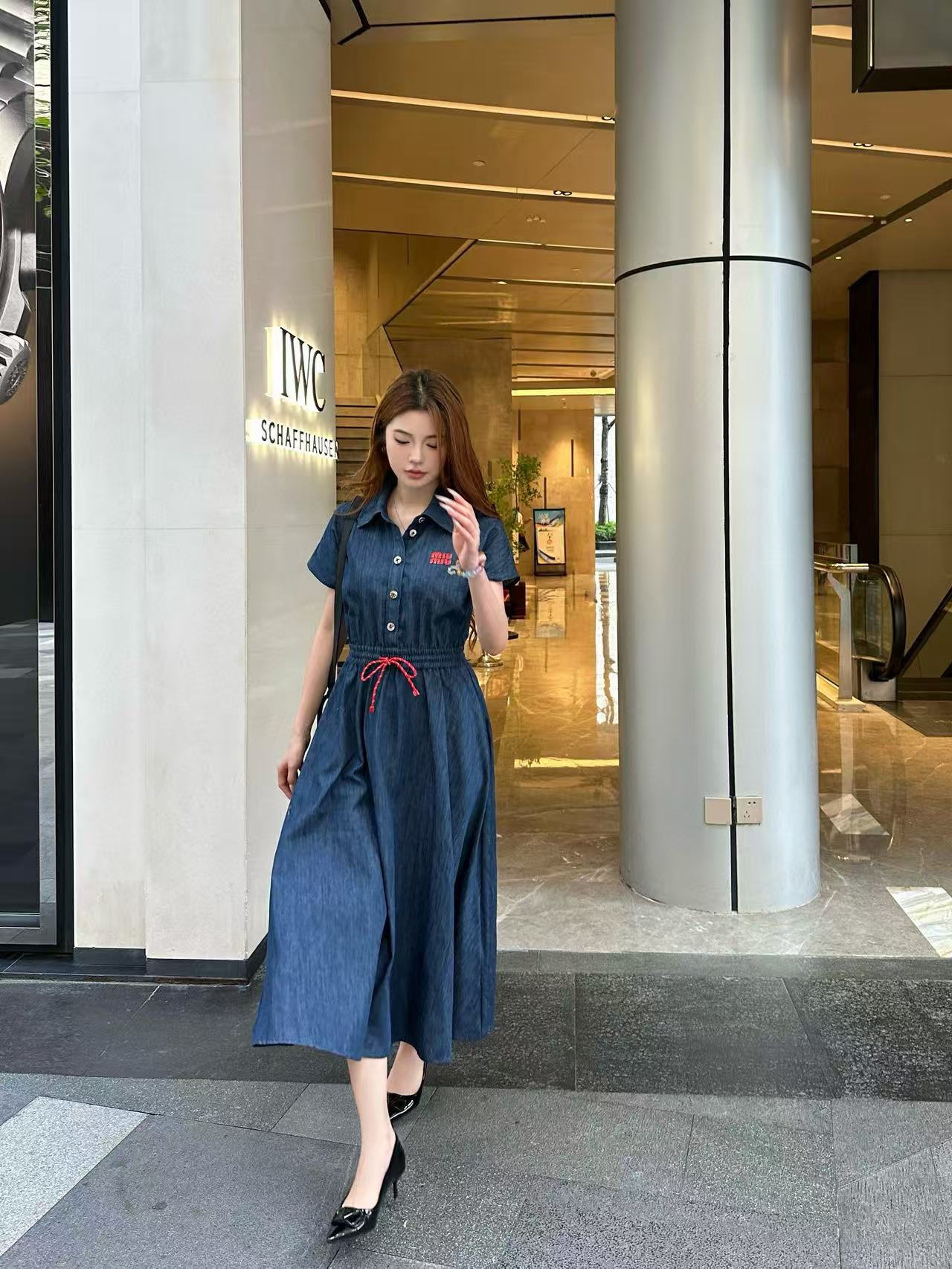 M1UM1U シンプルレースアップデニムドレス【50％割引+送料無料】