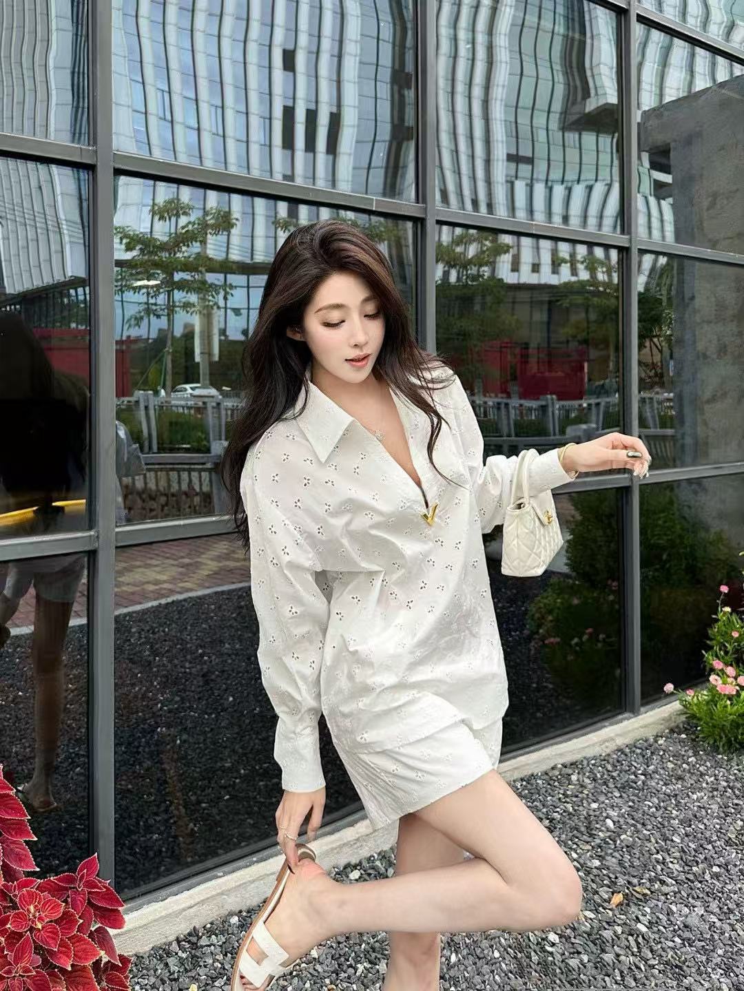 VALENT1NO 中空刺繍 Vネックスーツ【50％割引+送料無料】