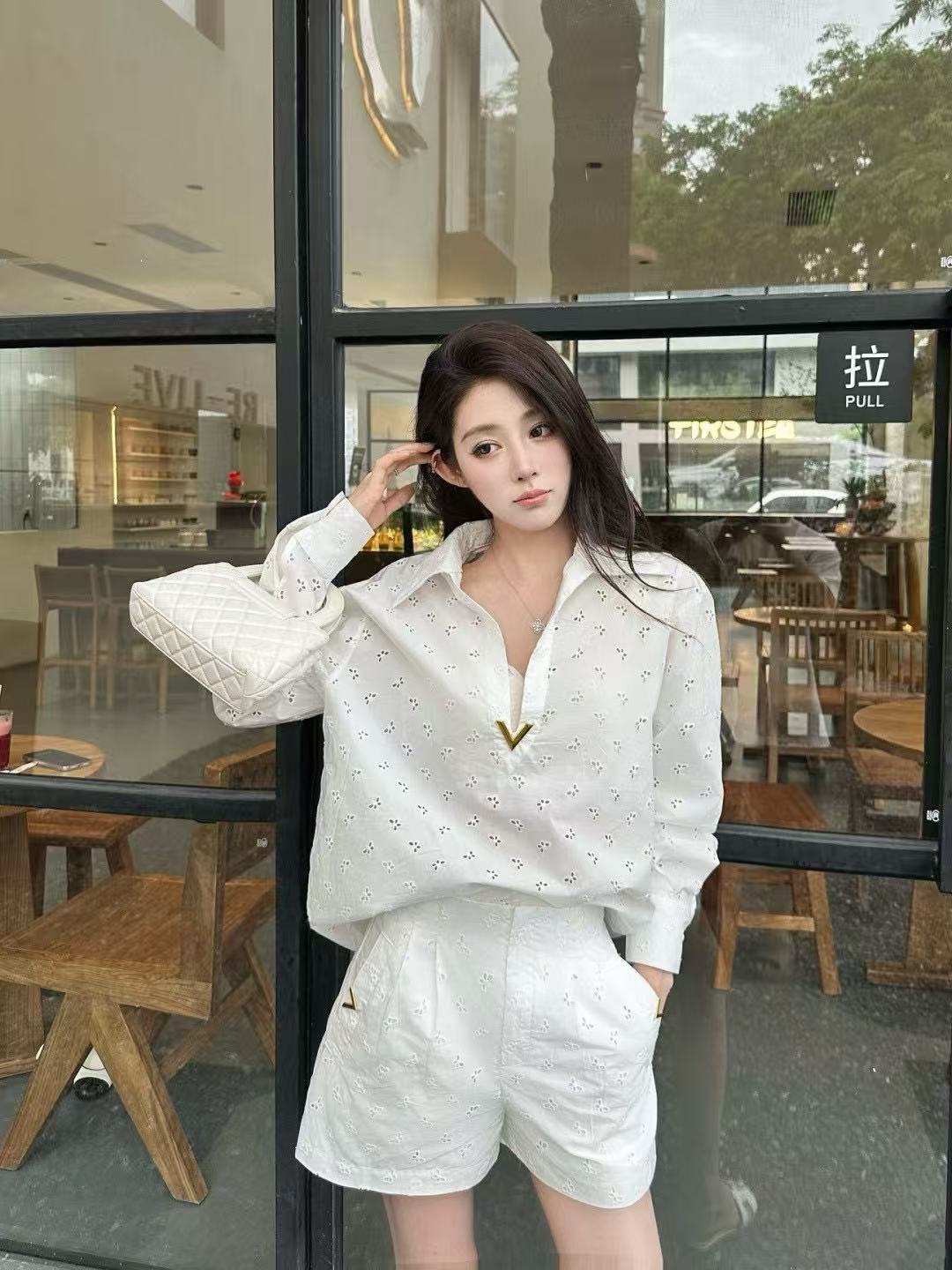 VALENT1NO 中空刺繍 Vネックスーツ【50％割引+送料無料】