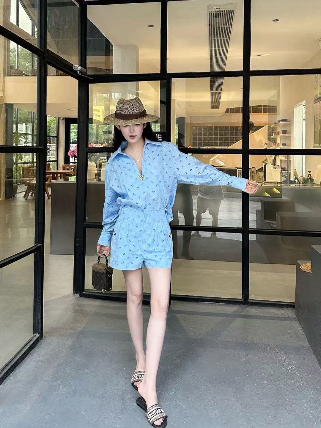 VALENT1NO 中空刺繍 Vネックスーツ【50％割引+送料無料】