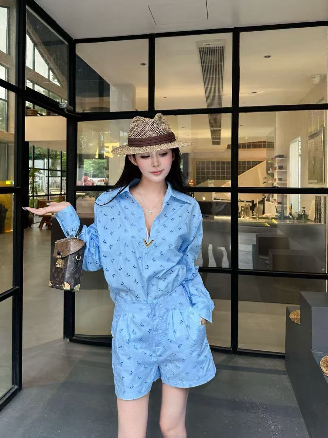 VALENT1NO 中空刺繍 Vネックスーツ【50％割引+送料無料】