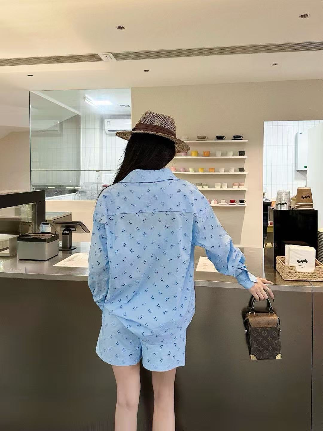 VALENT1NO 中空刺繍 Vネックスーツ【50％割引+送料無料】