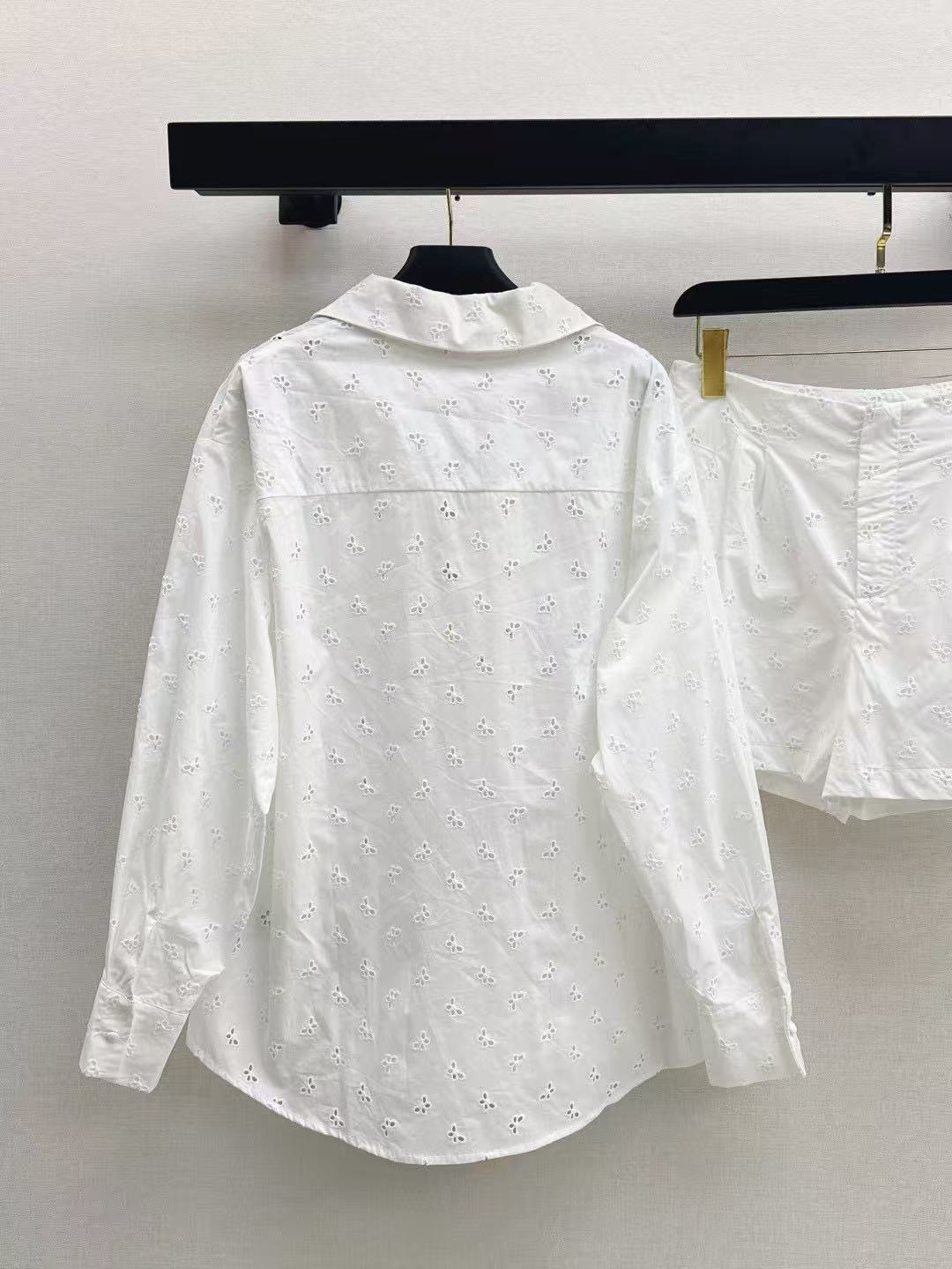 VALENT1NO 中空刺繍 Vネックスーツ【50％割引+送料無料】