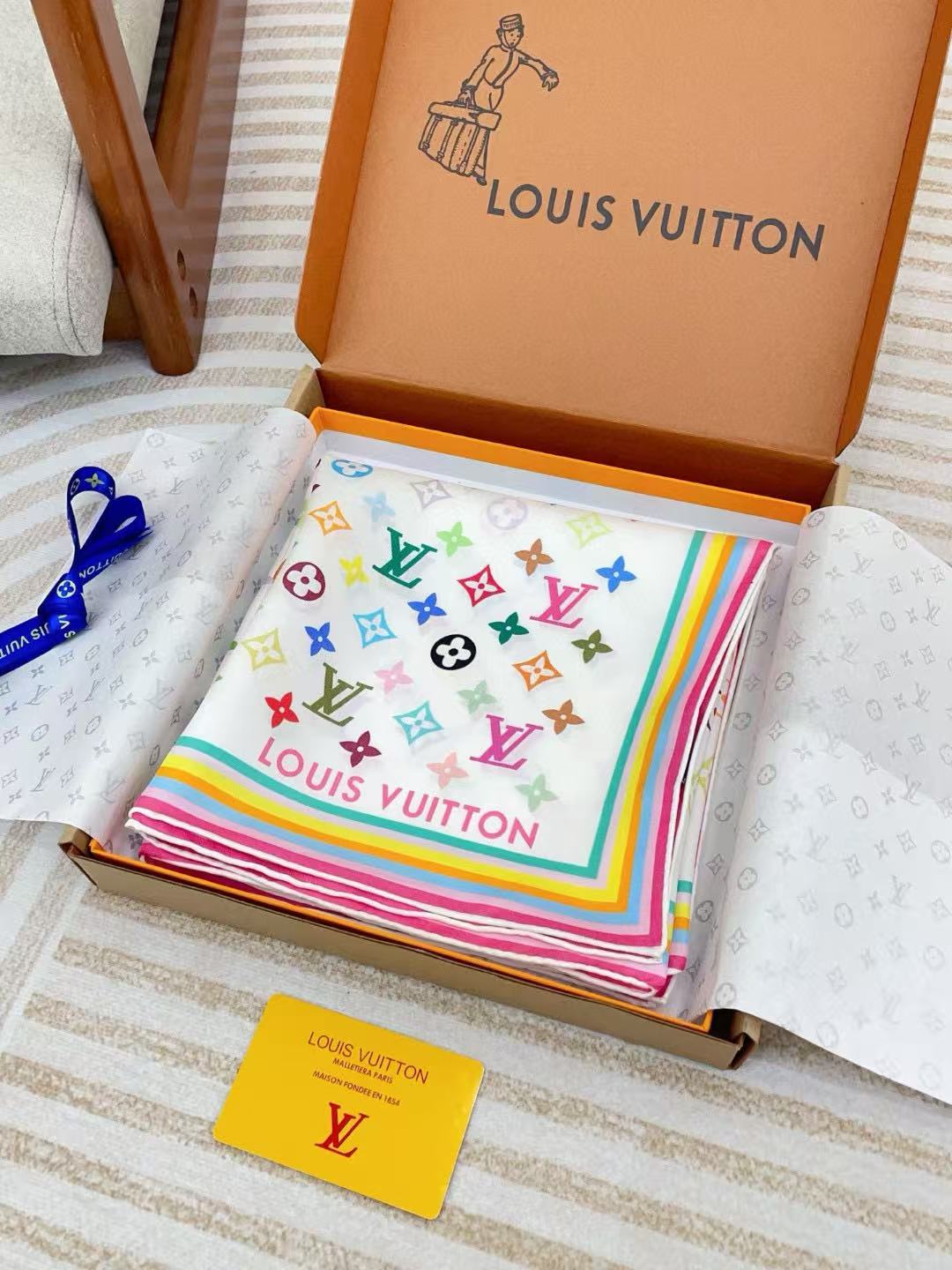 LVプリントスカーフ【50％割引+送料無料】