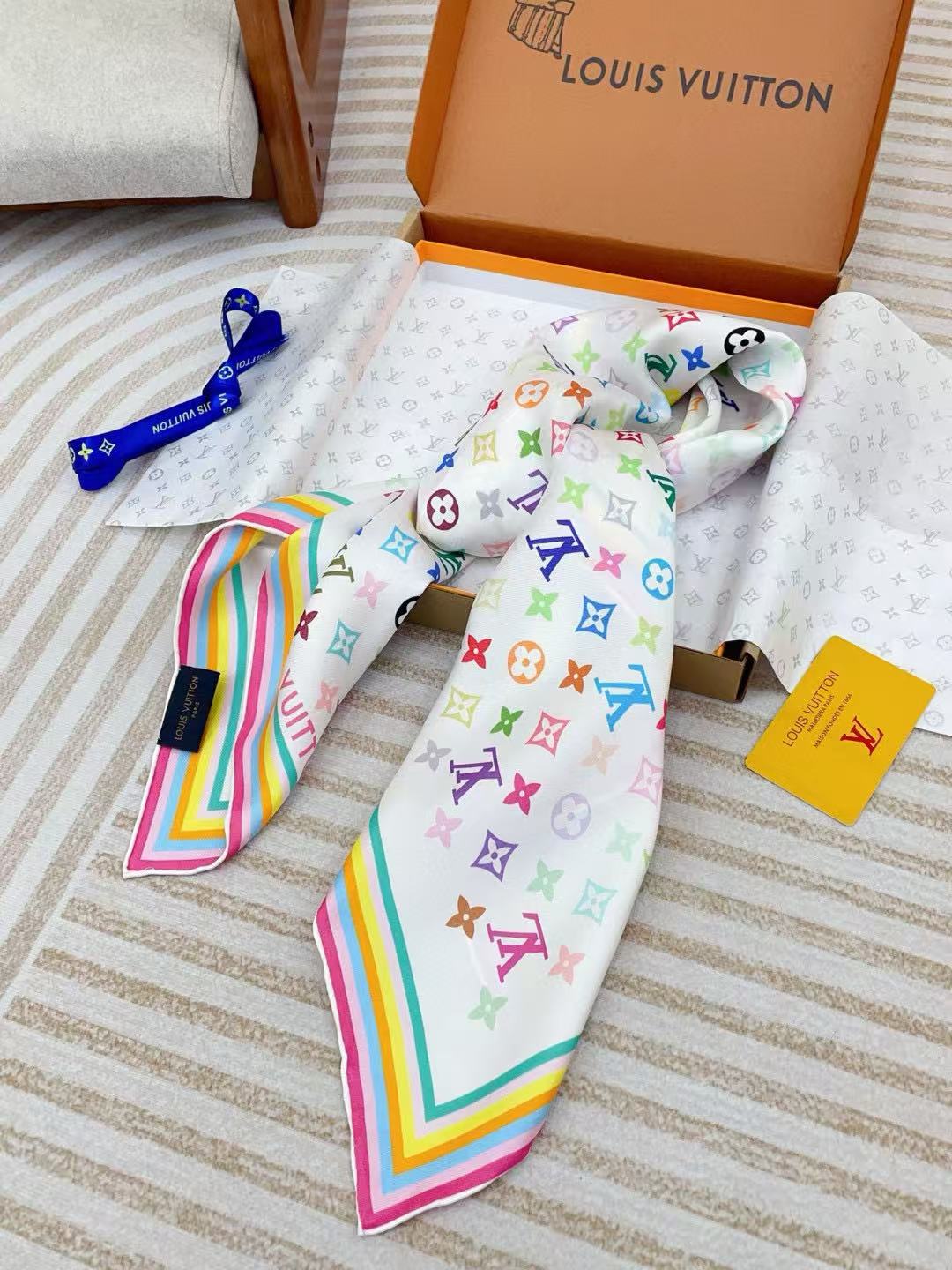 LVプリントスカーフ【50％割引+送料無料】