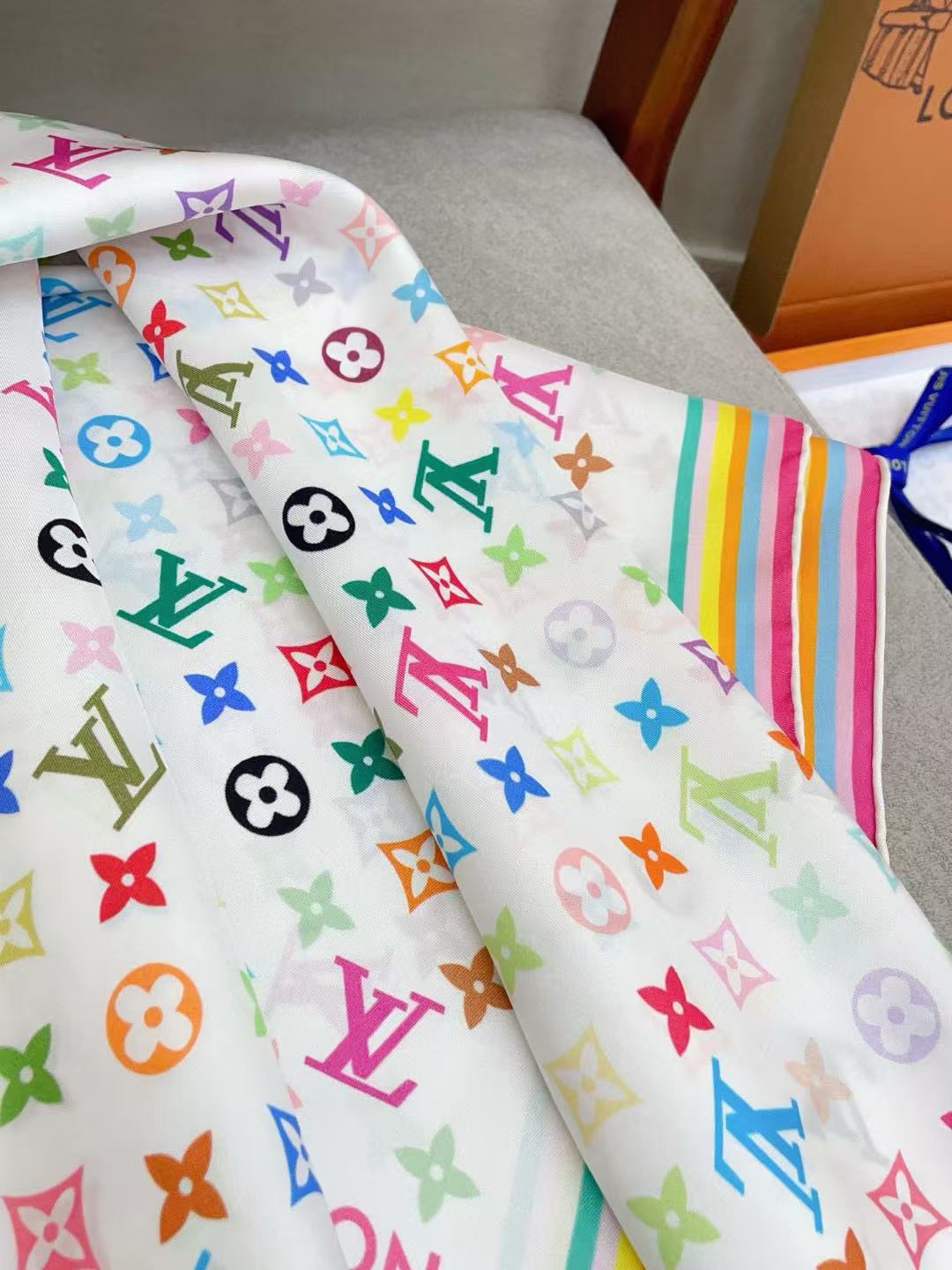 LVプリントスカーフ【50％割引+送料無料】