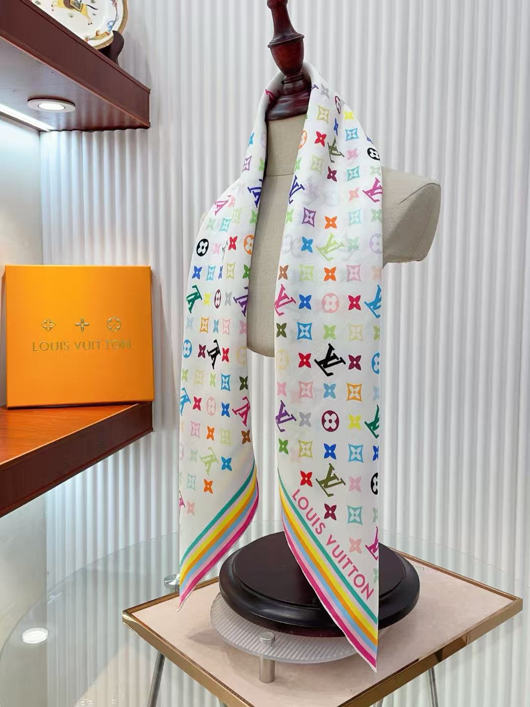 LVプリントスカーフ【50％割引+送料無料】
