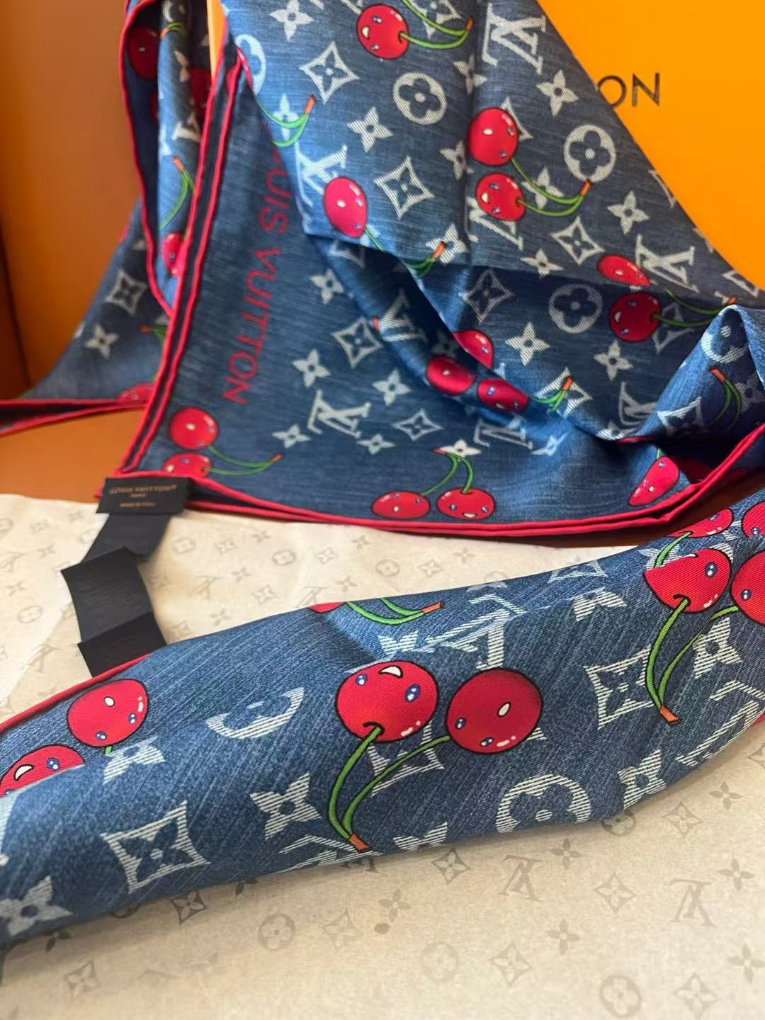 LVプリントのチェリースカーフ【50％割引+送料無料】