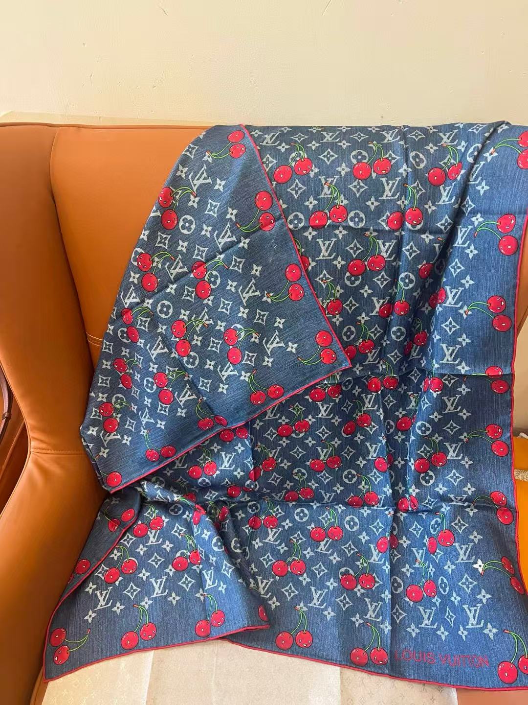 LVプリントのチェリースカーフ【50％割引+送料無料】