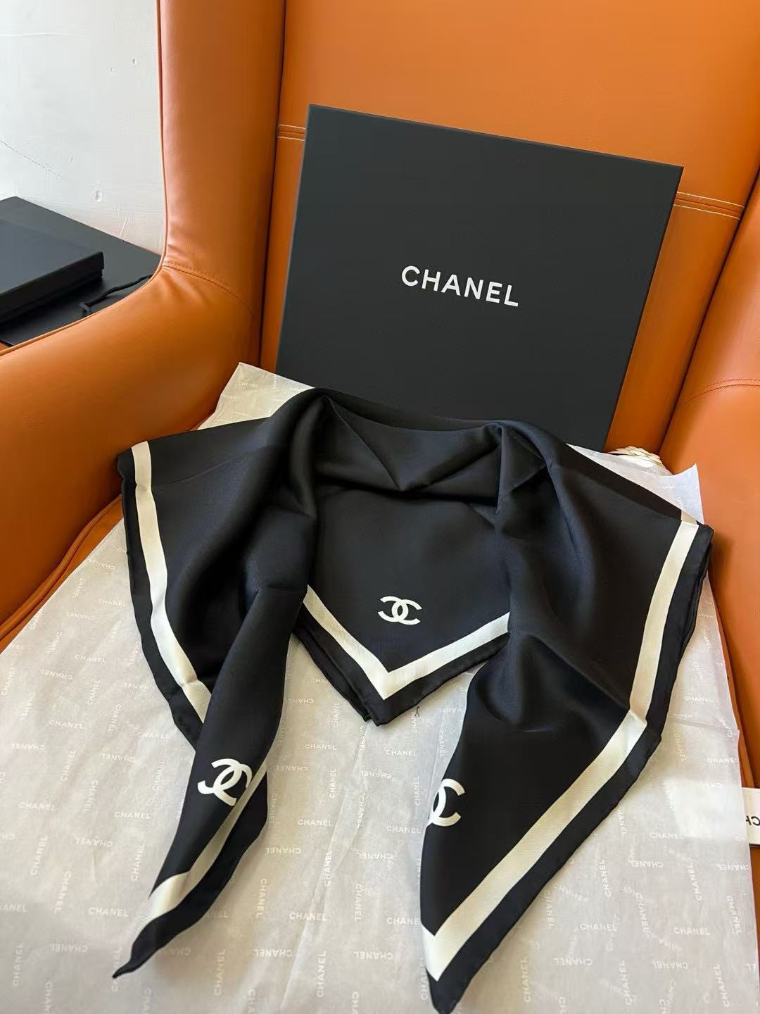 CHANE1 ブラック＆ホワイト ダブルC スカーフ【50％割引+送料無料】