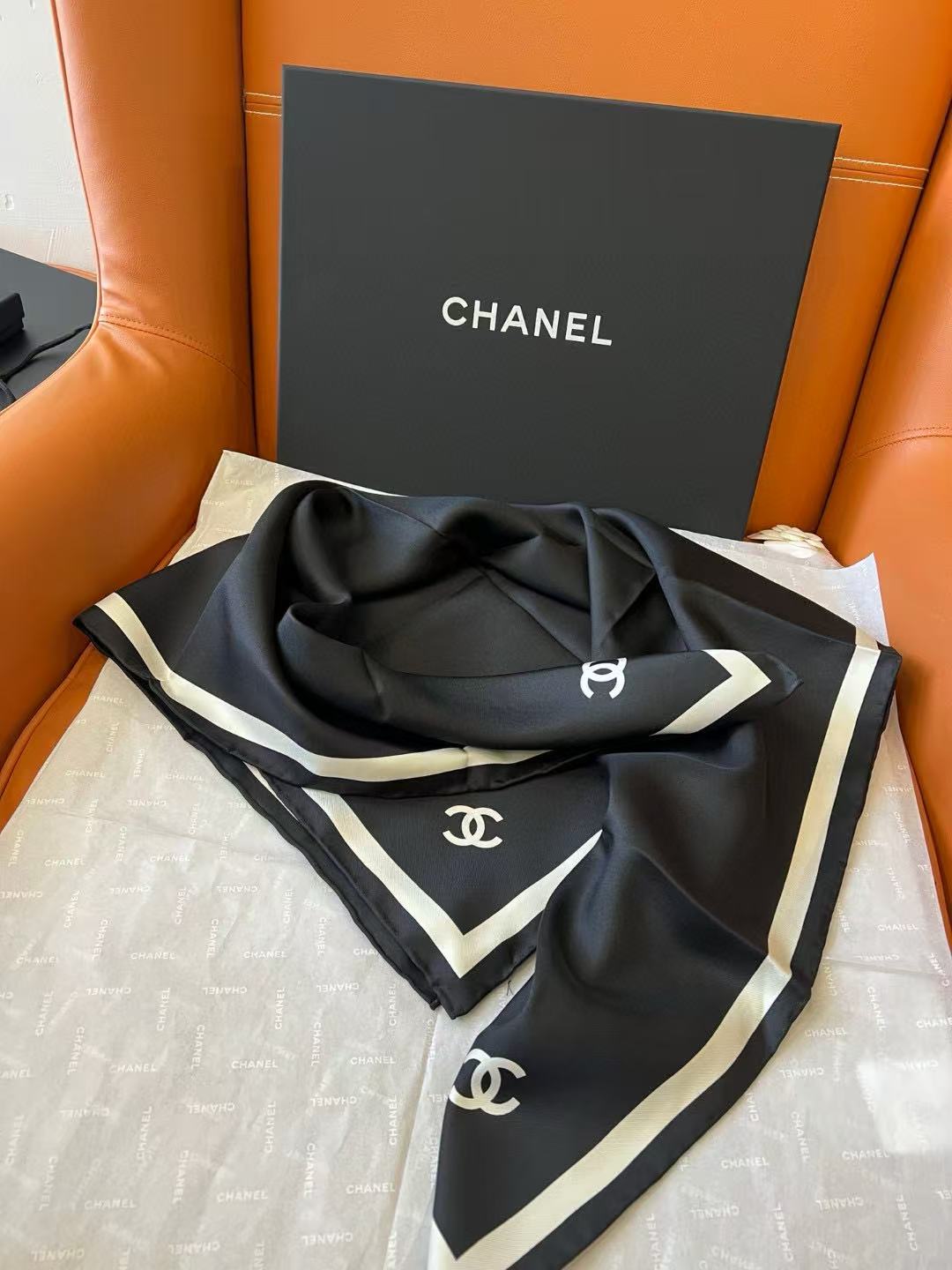 CHANE1 ブラック&ホワイト ダブルC スカーフ【50%割引+送料無料】