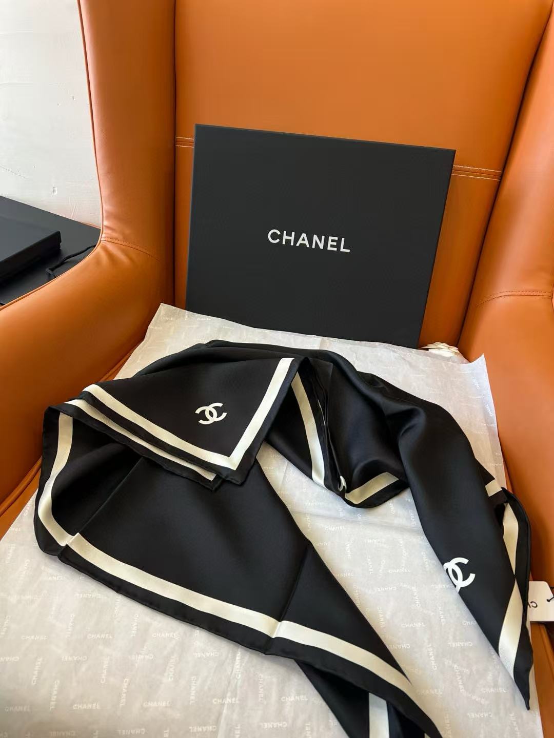 CHANE1 ブラック&ホワイト ダブルC スカーフ【50%割引+送料無料】