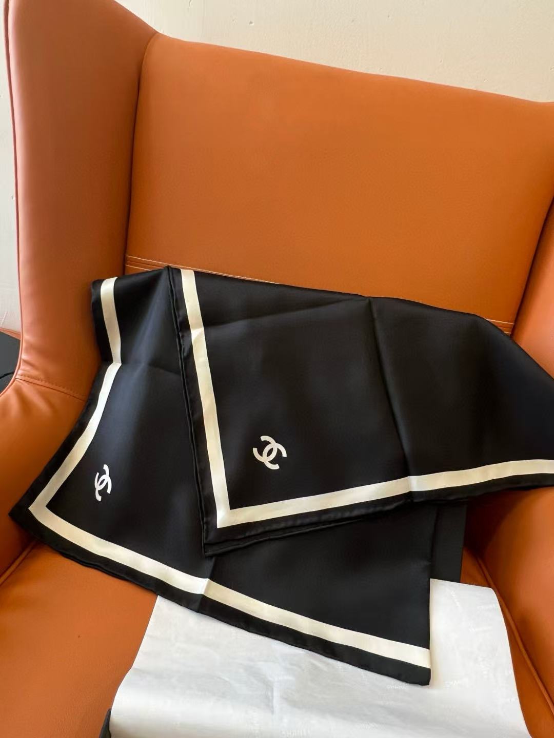 CHANE1 ブラック&ホワイト ダブルC スカーフ【50%割引+送料無料】