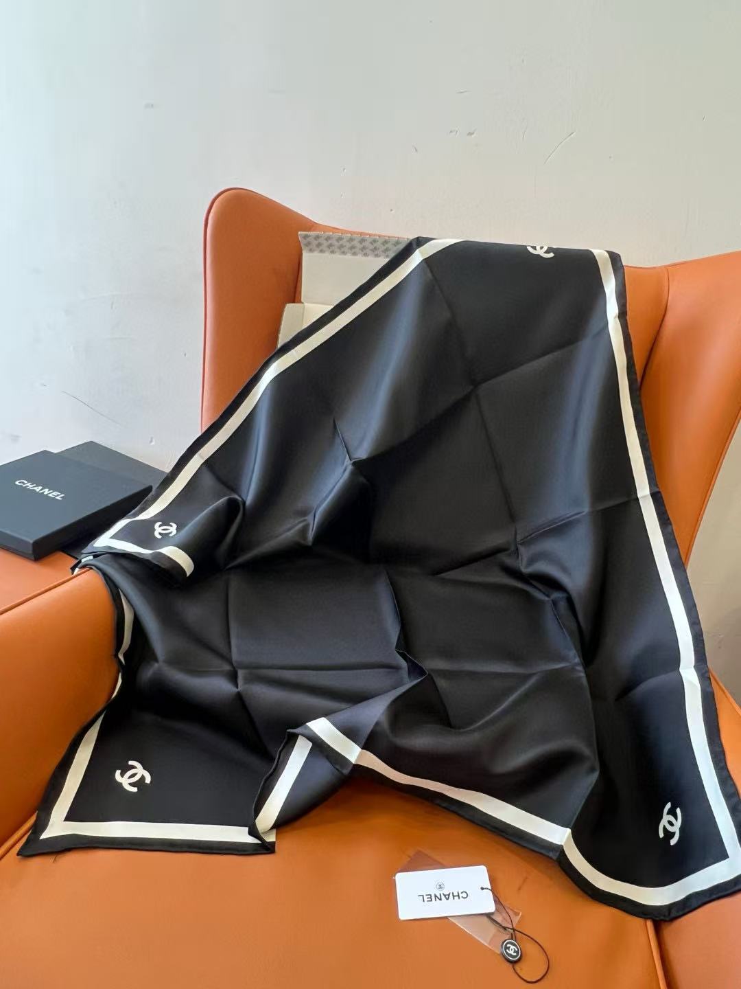 CHANE1 ブラック&ホワイト ダブルC スカーフ【50%割引+送料無料】