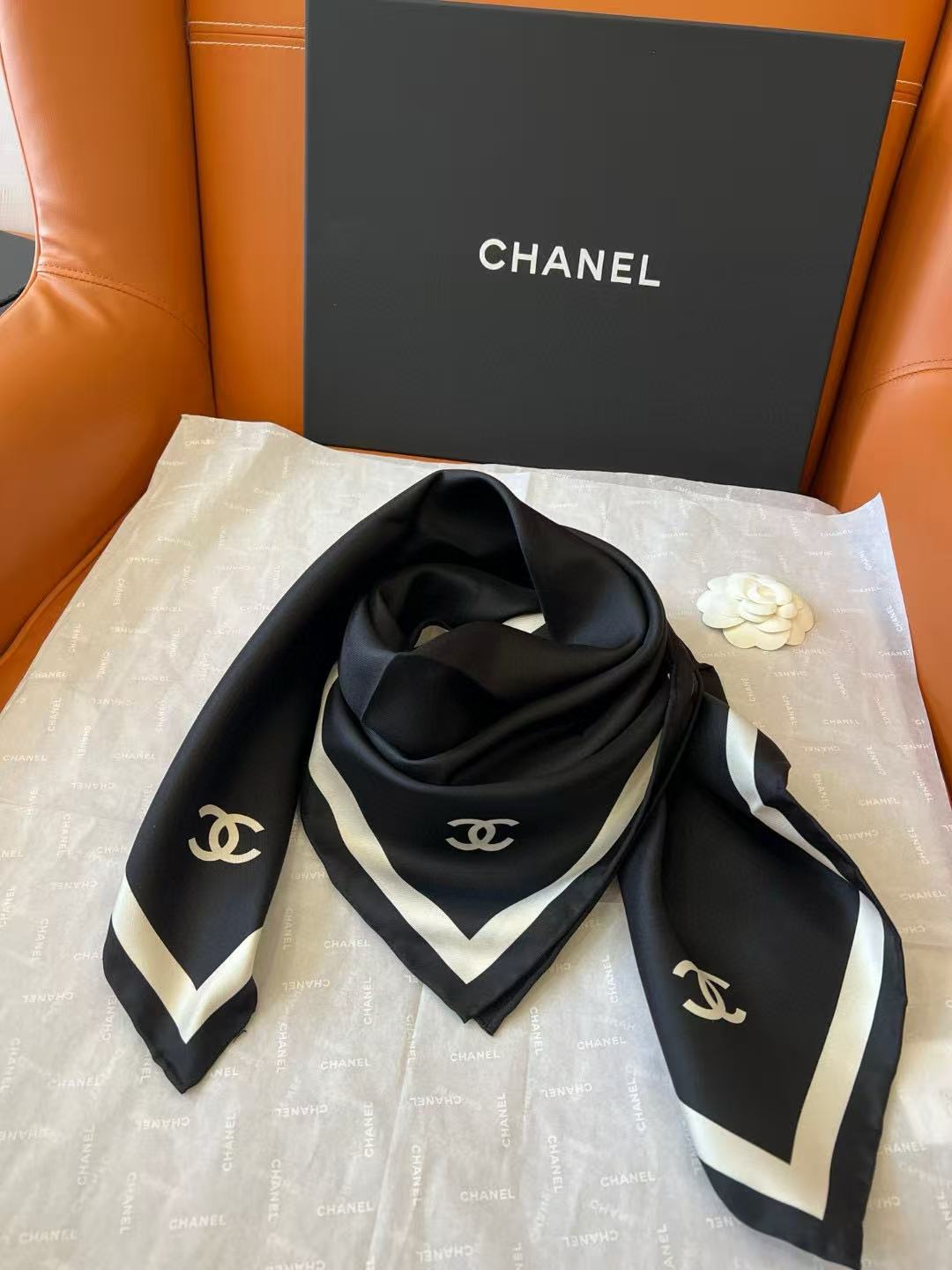 CHANE1 ブラック&ホワイト ダブルC スカーフ【50%割引+送料無料】