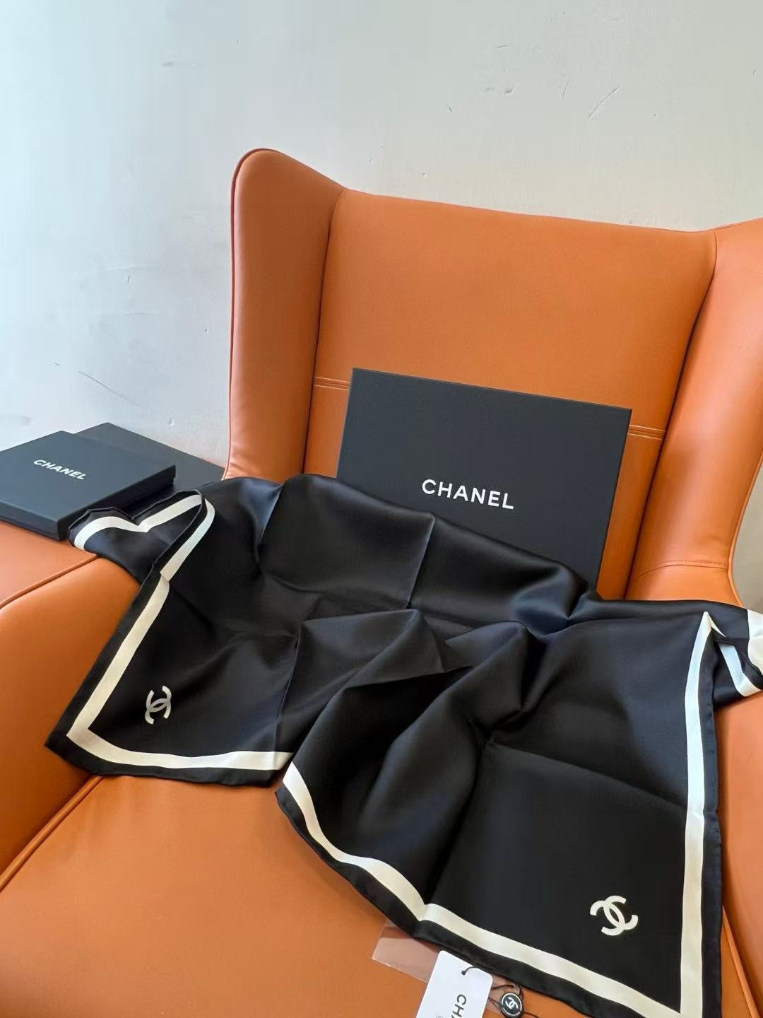 CHANE1 ブラック&ホワイト ダブルC スカーフ【50%割引+送料無料】