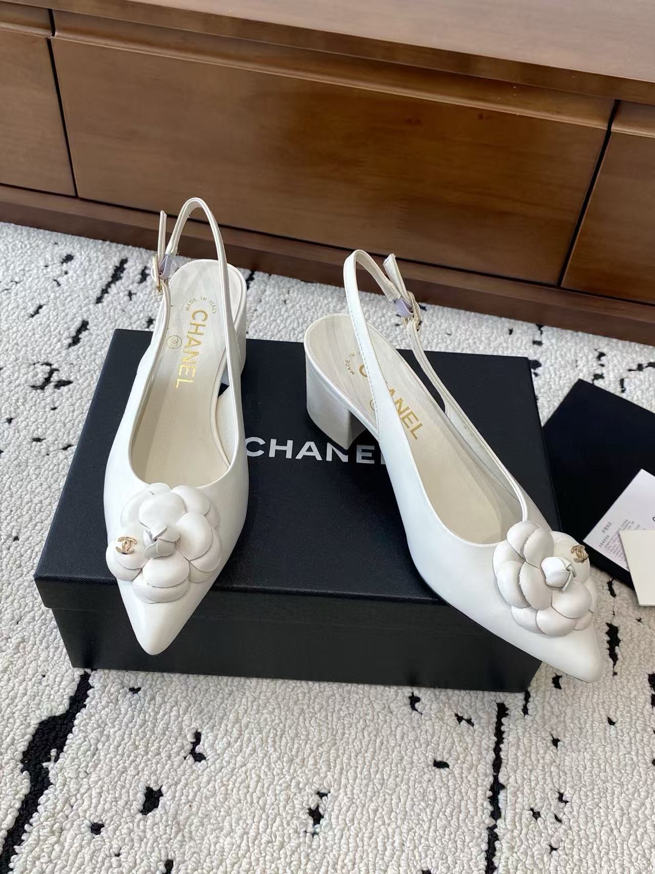 CHANE1 高品質カメリアレザーハイヒール【50%割引+送料無料】