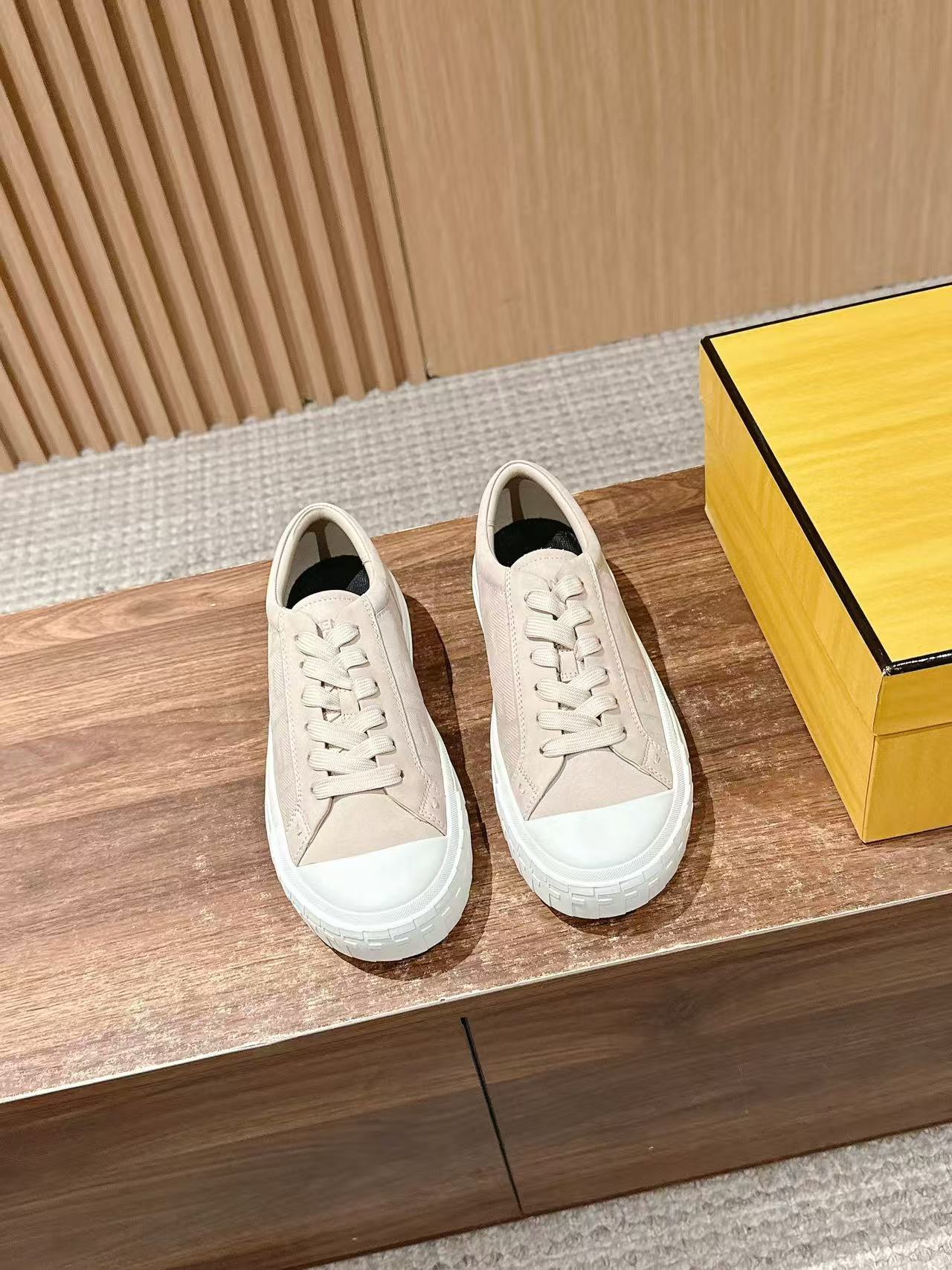 FEND1 高品質ビスケットカジュアルシューズ【50%割引+送料無料】