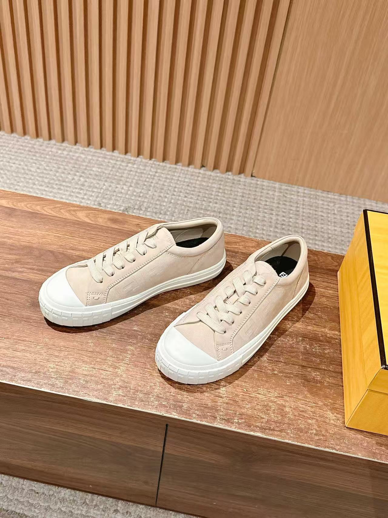 FEND1 高品質ビスケットカジュアルシューズ【50%割引+送料無料】