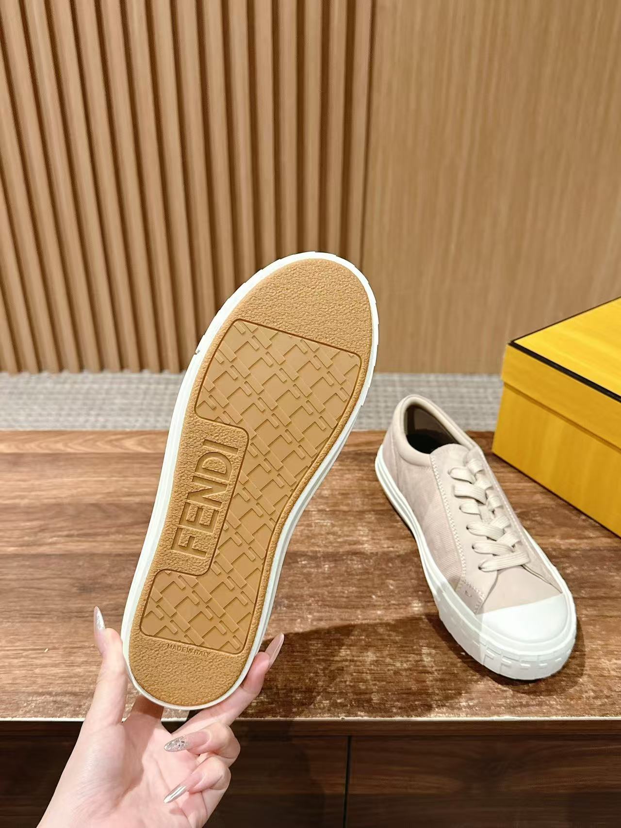 FEND1 高品質ビスケットカジュアルシューズ【50%割引+送料無料】