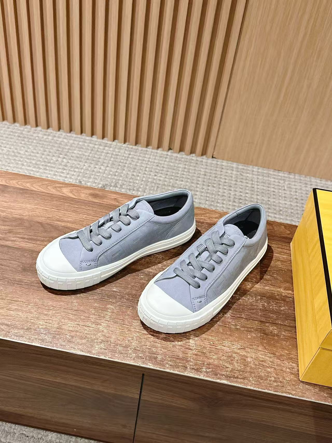 FEND1 高品質ビスケットカジュアルシューズ【50%割引+送料無料】