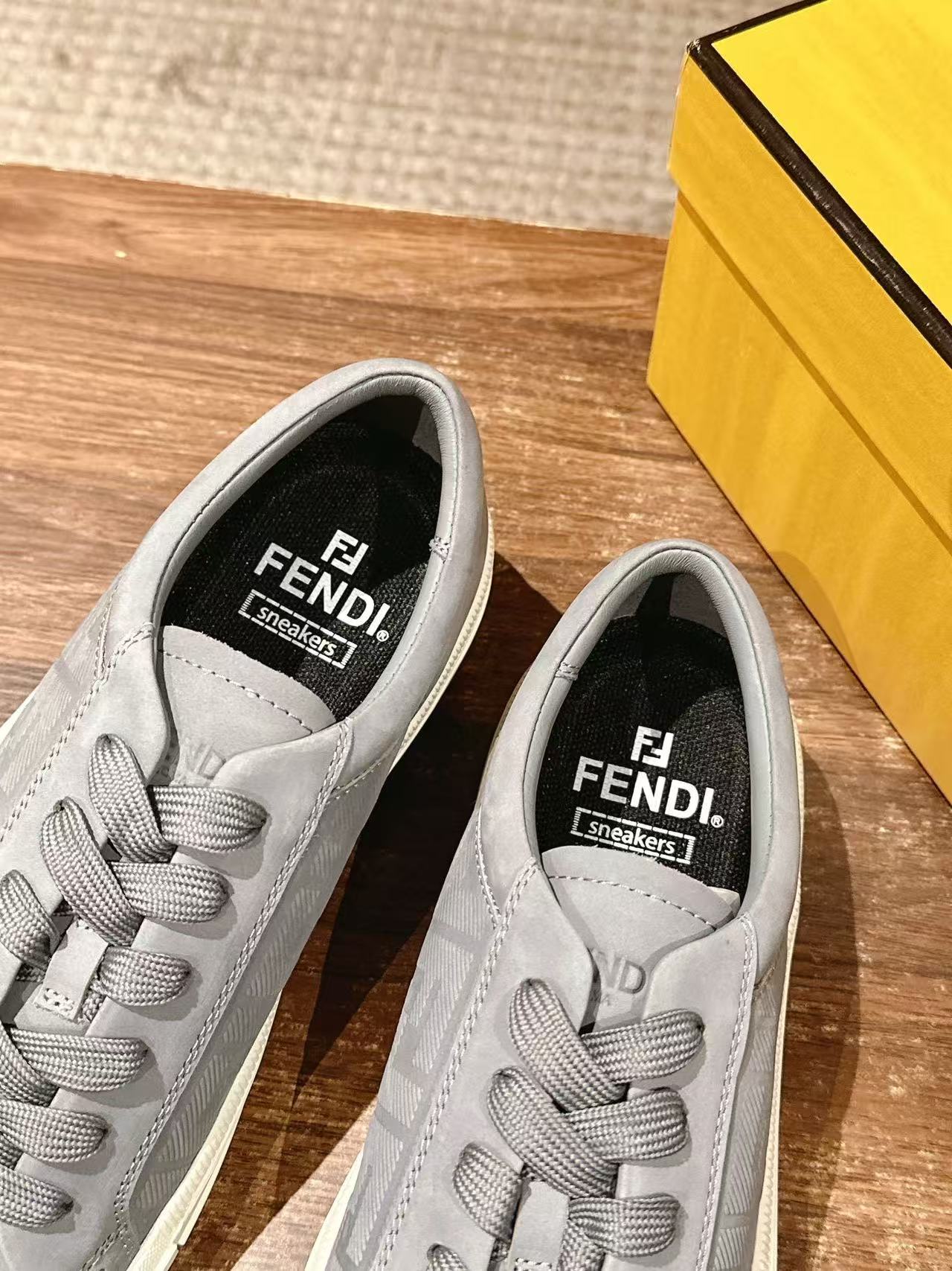 FEND1 高品質ビスケットカジュアルシューズ【50%割引+送料無料】