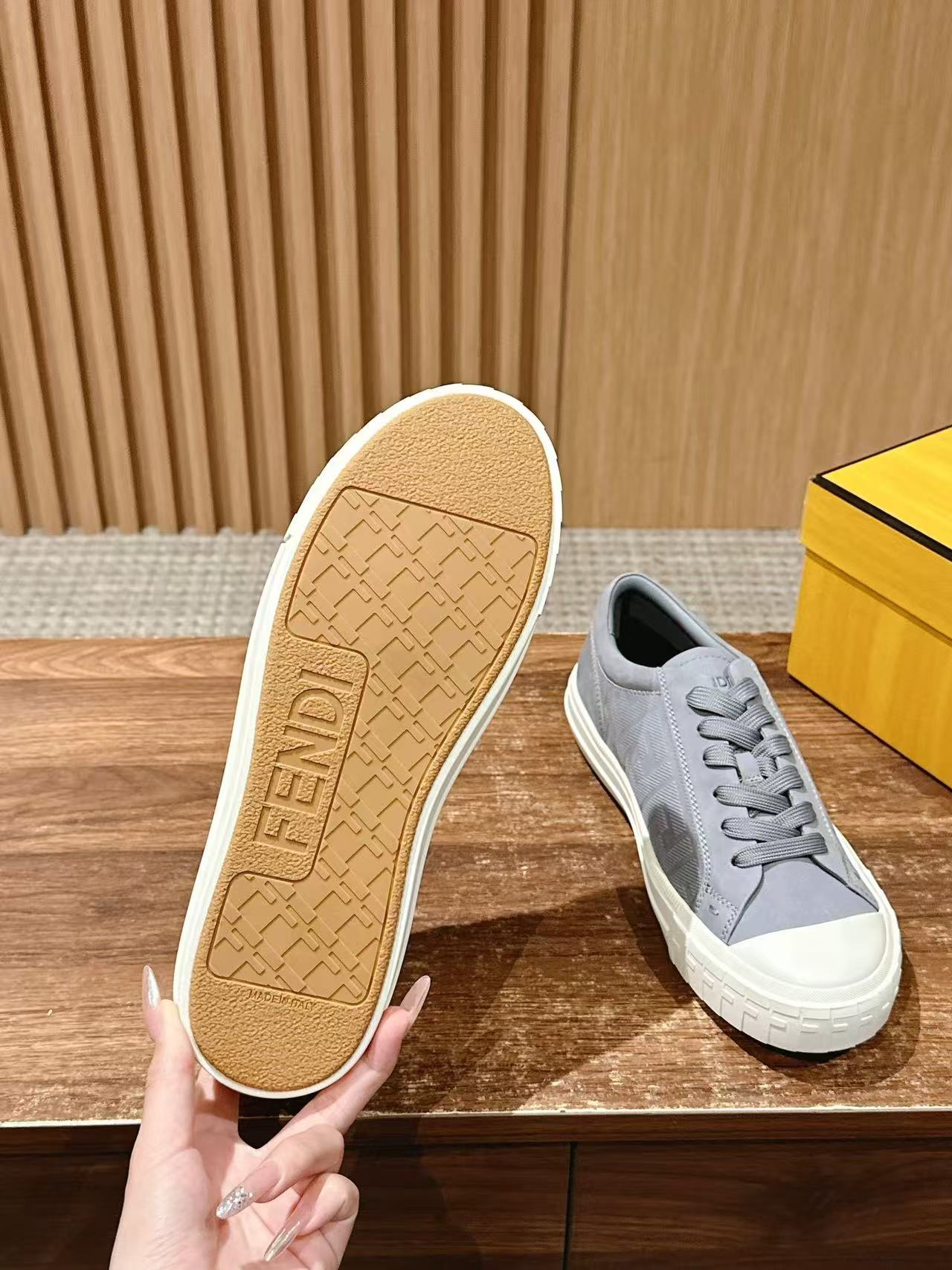 FEND1 高品質ビスケットカジュアルシューズ【50%割引+送料無料】