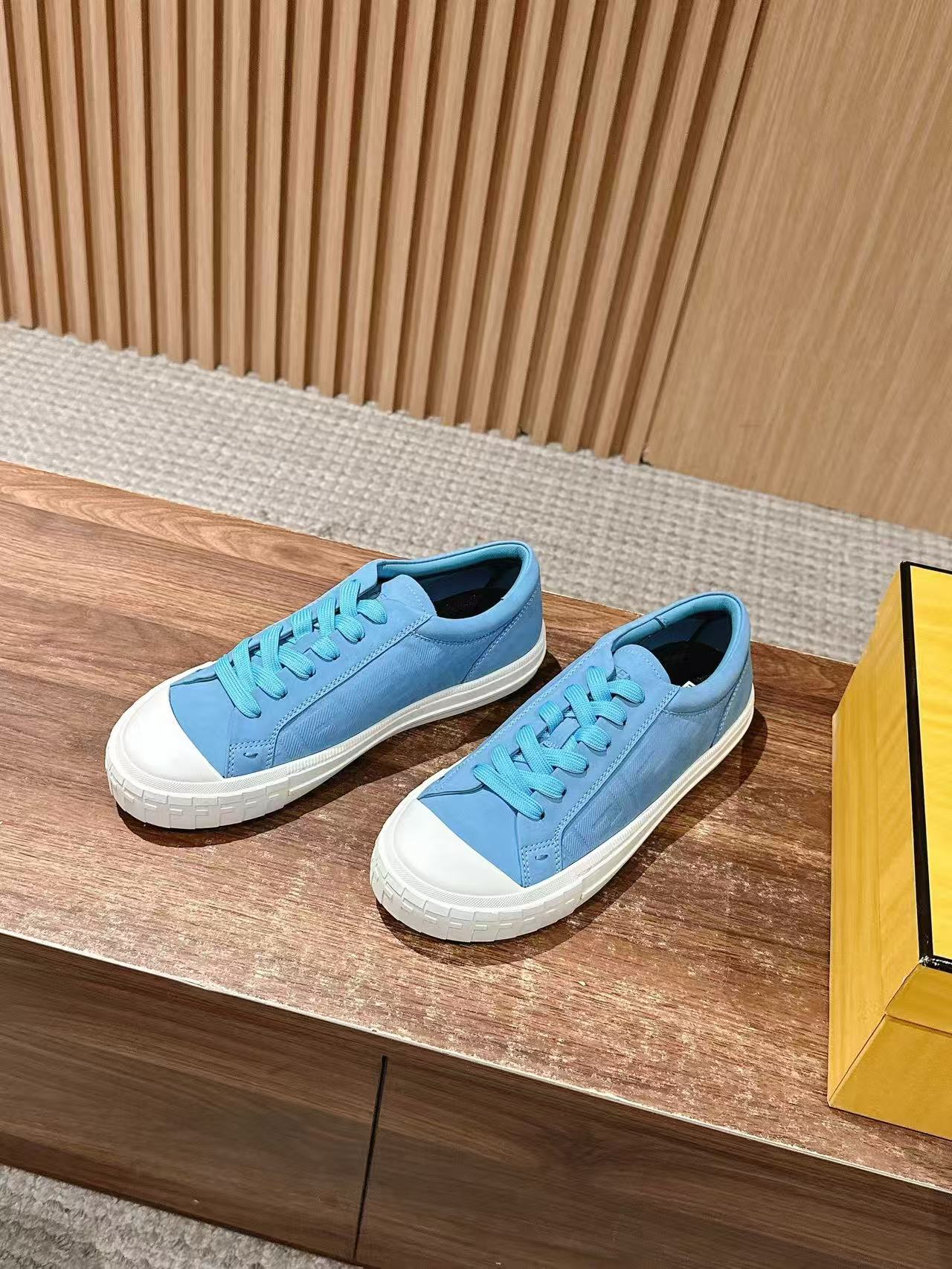 FEND1 高品質ビスケットカジュアルシューズ【50%割引+送料無料】