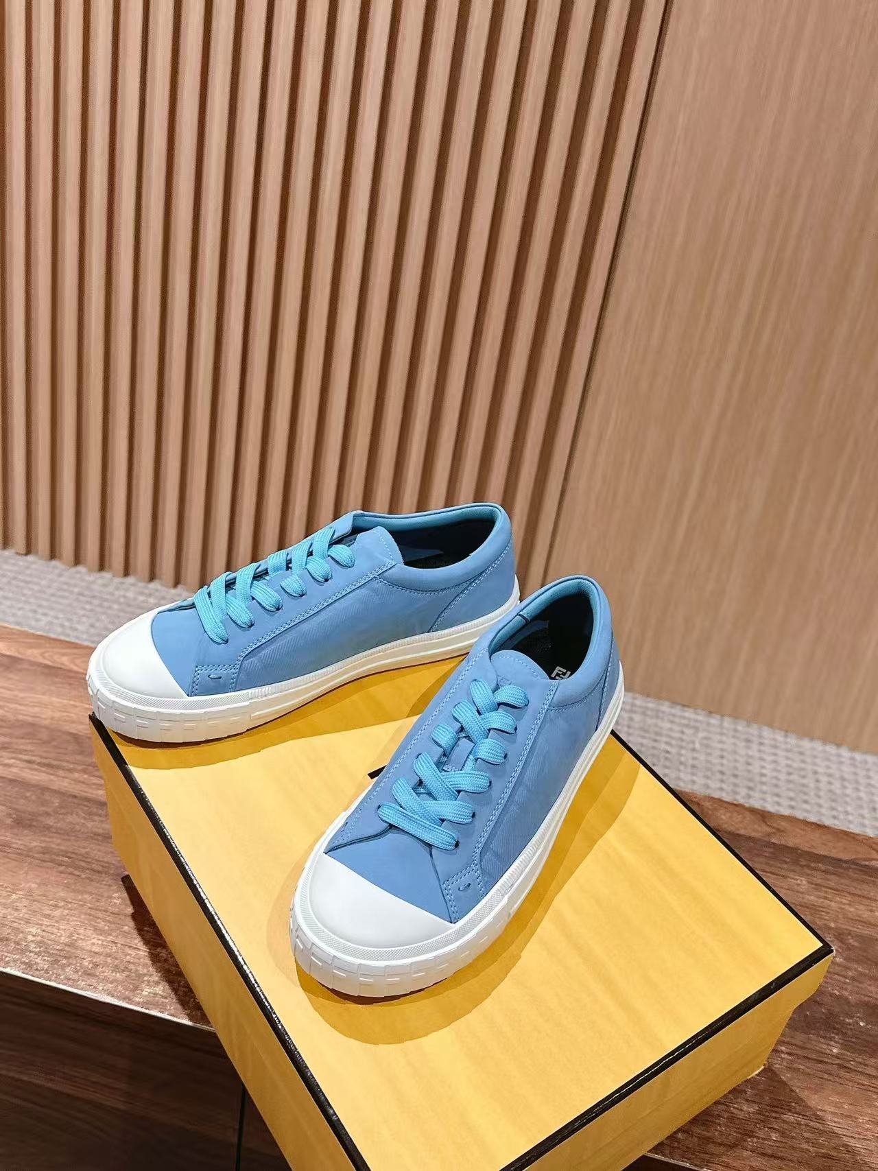 FEND1 高品質ビスケットカジュアルシューズ【50%割引+送料無料】