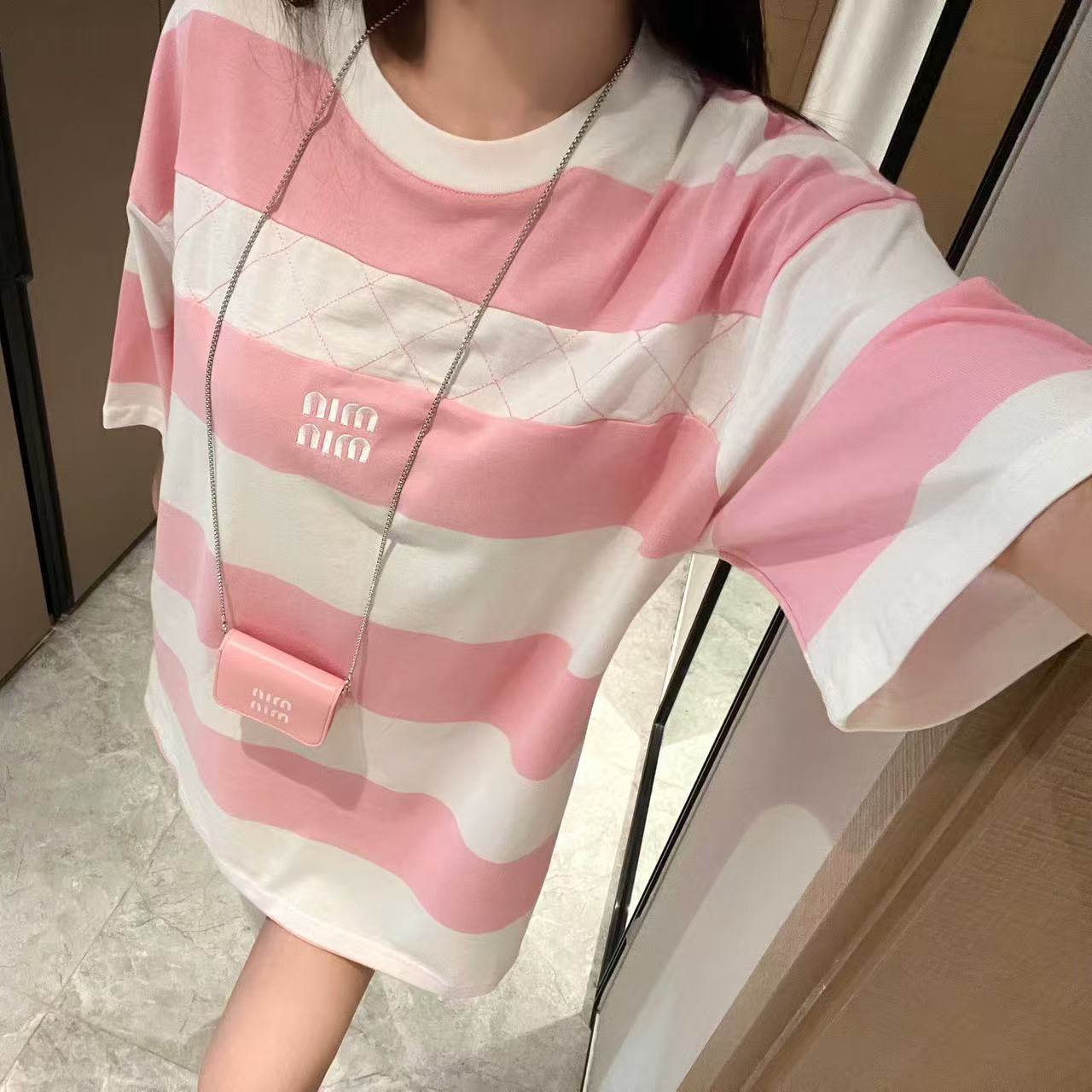 M1UM1U ピンクと白のストライプTシャツ【50％割引+送料無料】