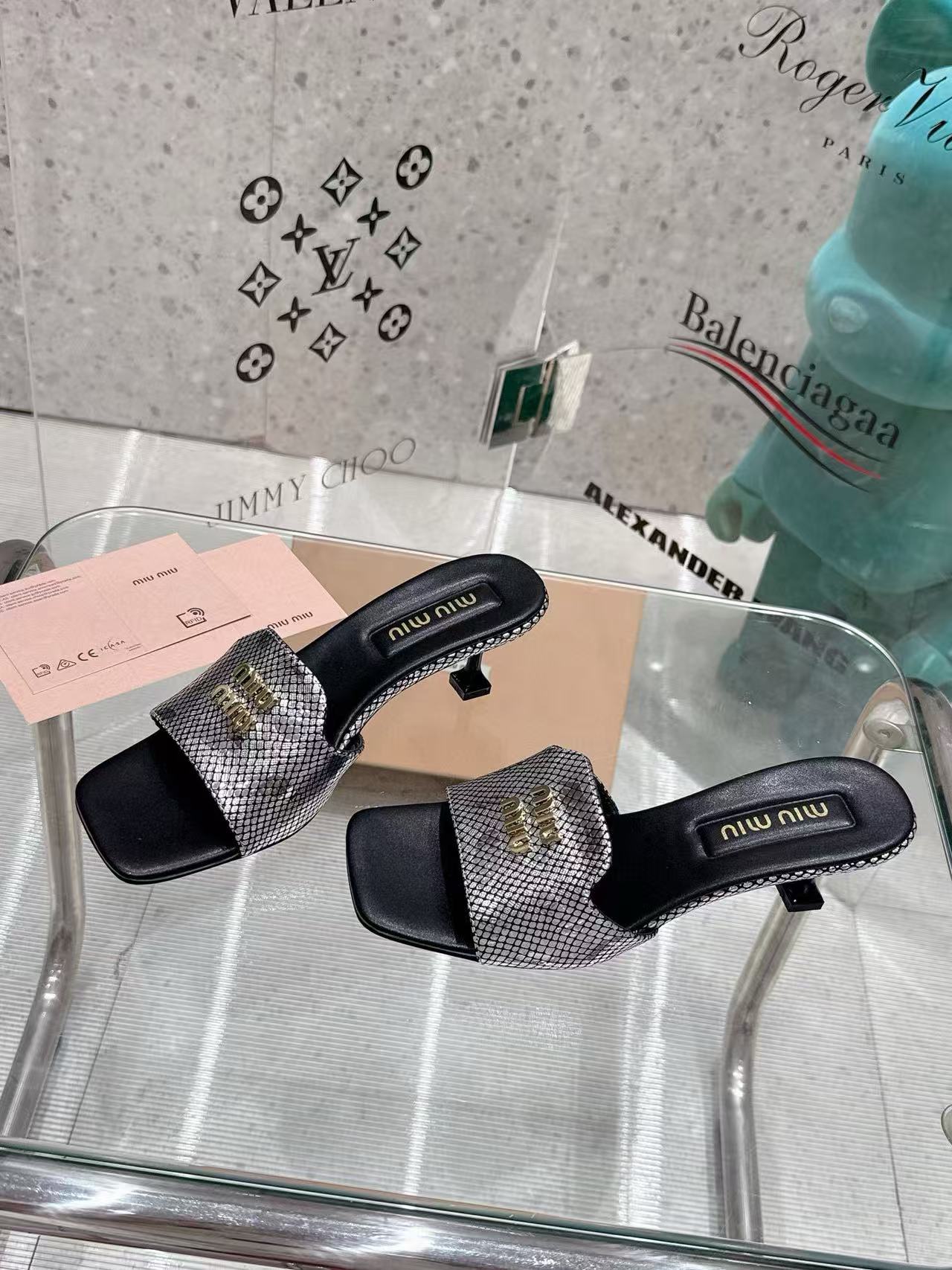 M1UM1U 高品質ローヒールシューズ【50%割引+送料無料】