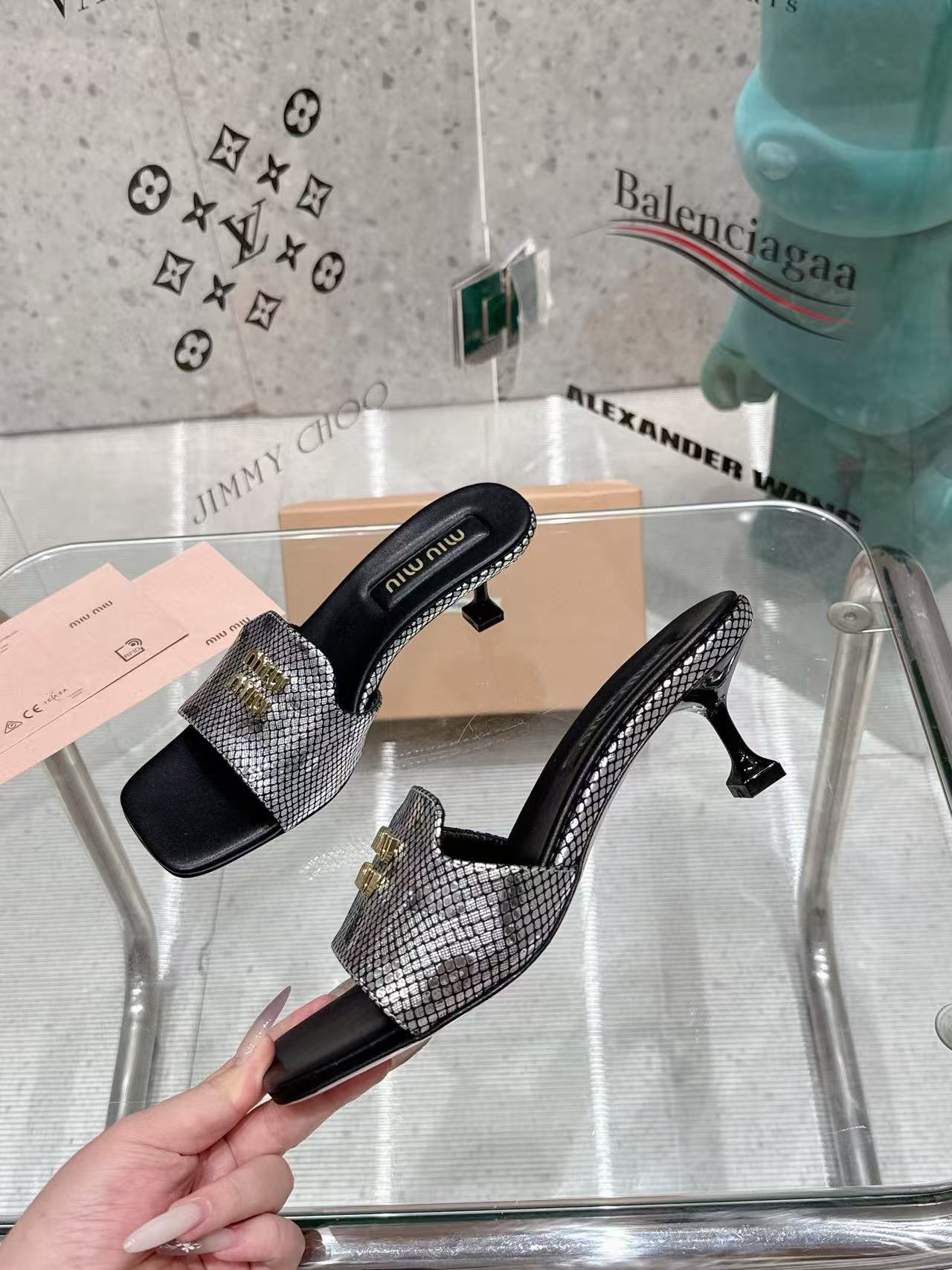 M1UM1U 高品質ローヒールシューズ【50%割引+送料無料】