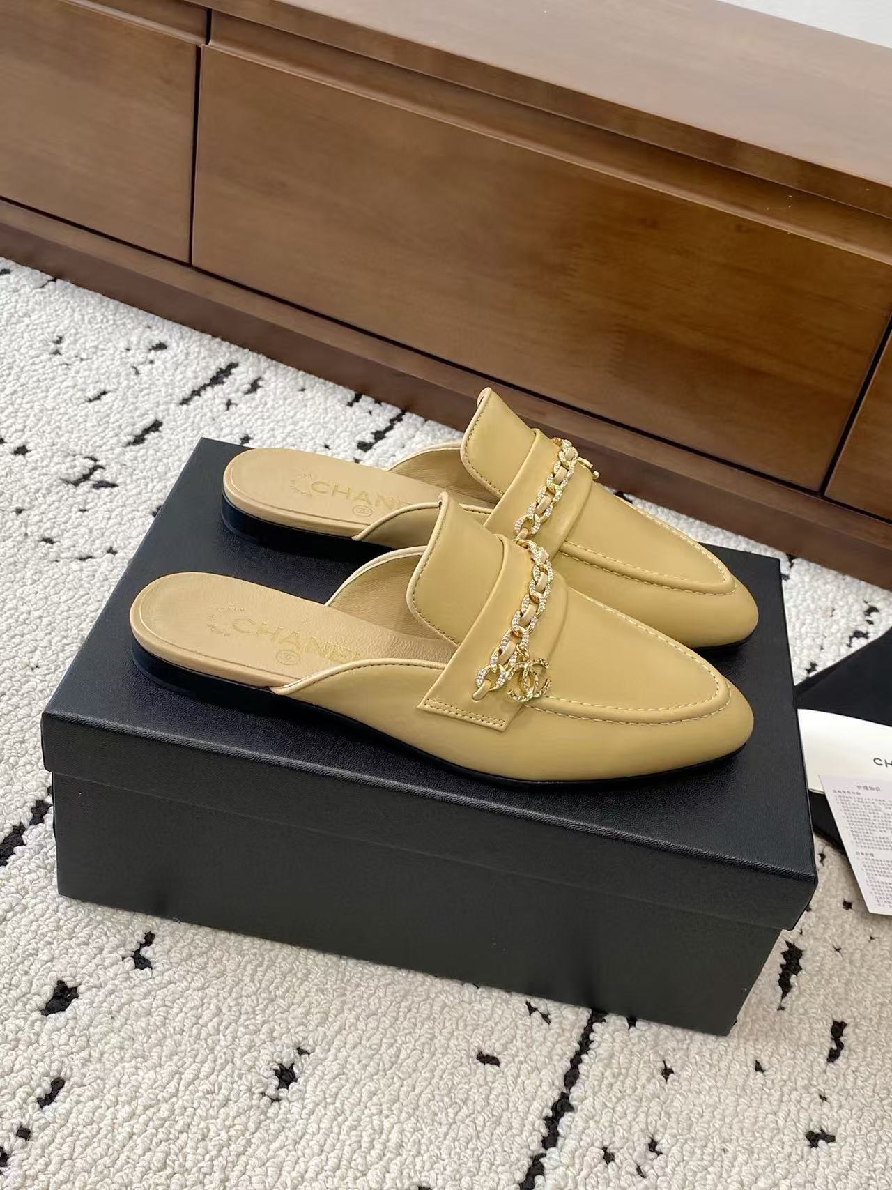 CHANE1 高品質チェーンレザースリッパ【50％割引+送料無料】