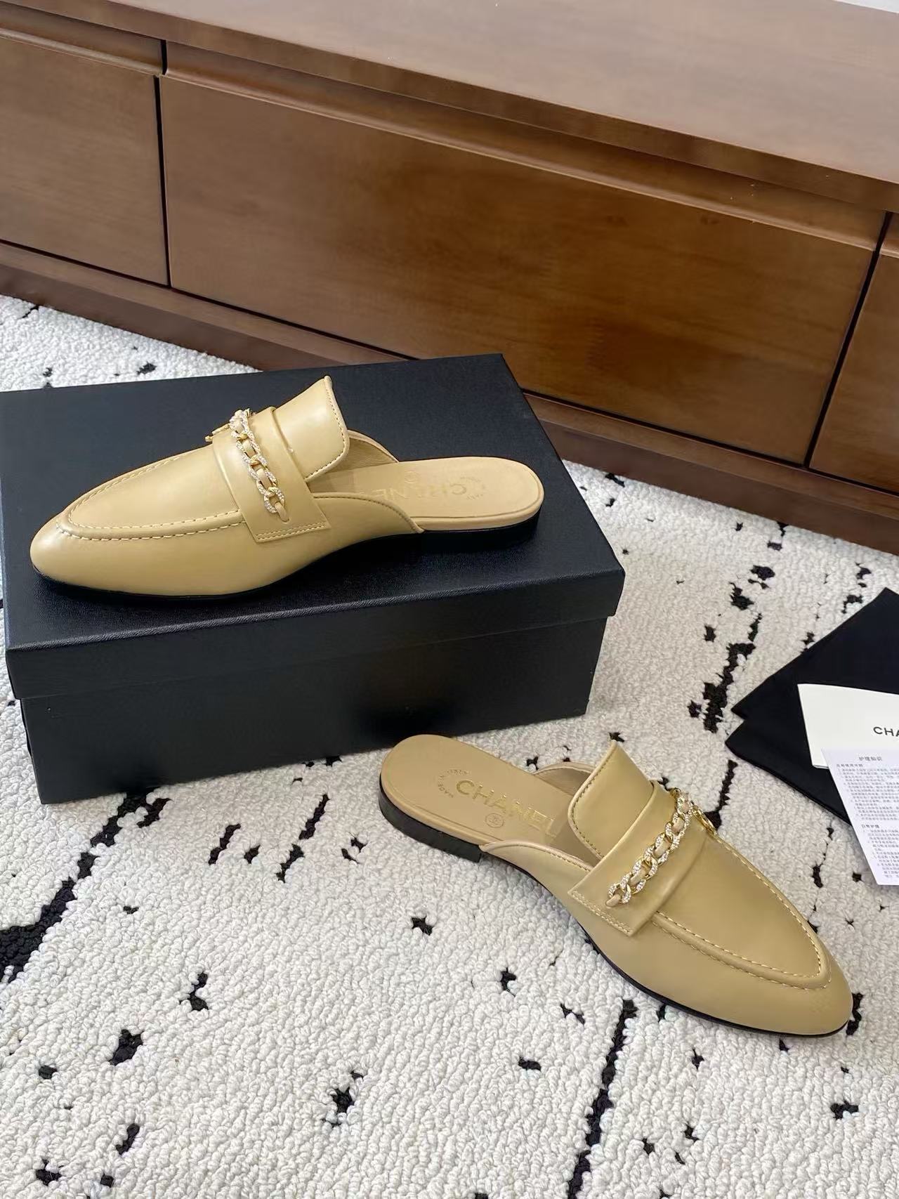 CHANE1 高品質チェーンレザースリッパ【50％割引+送料無料】