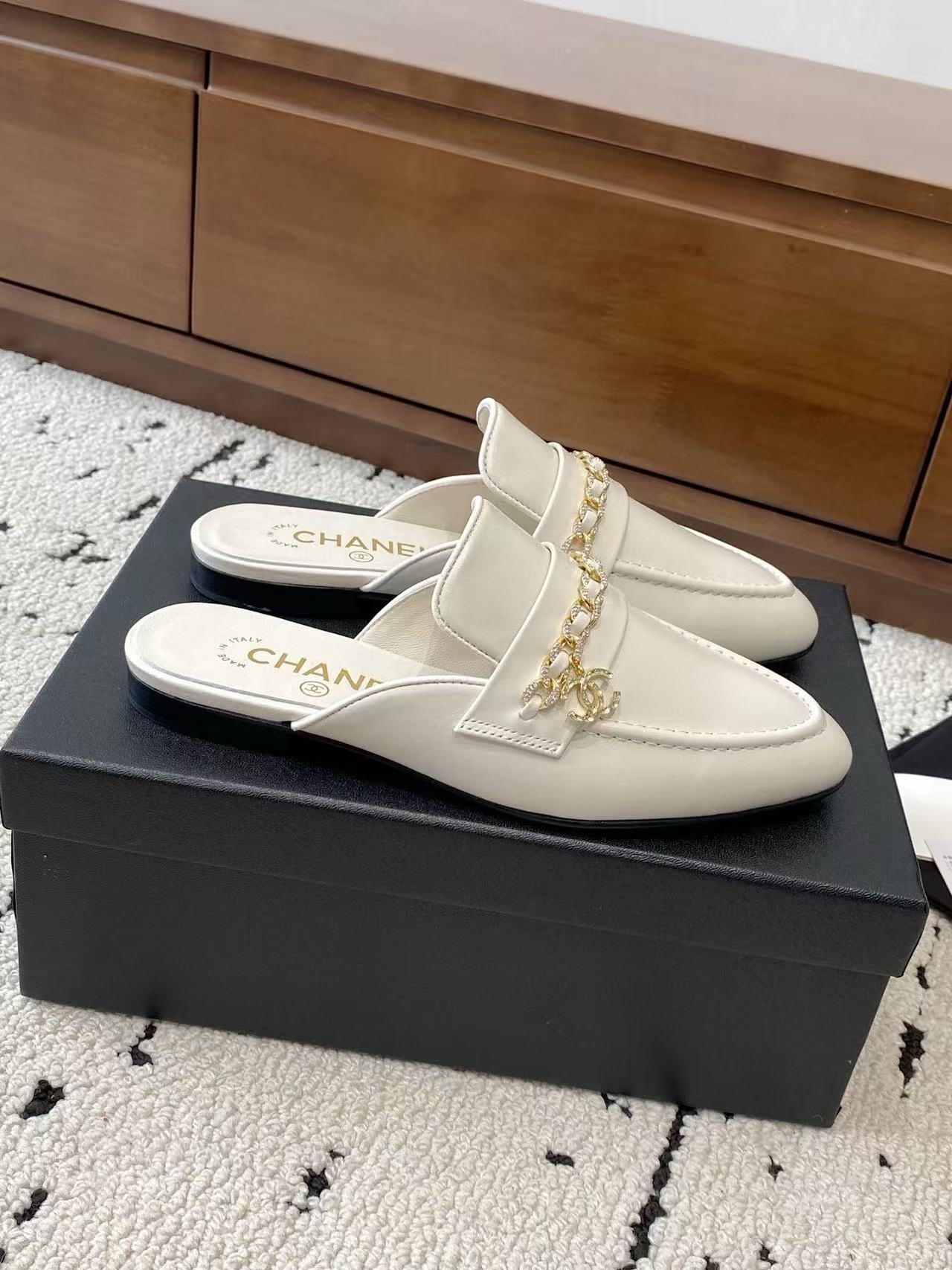 CHANE1 高品質チェーンレザースリッパ【50％割引+送料無料】