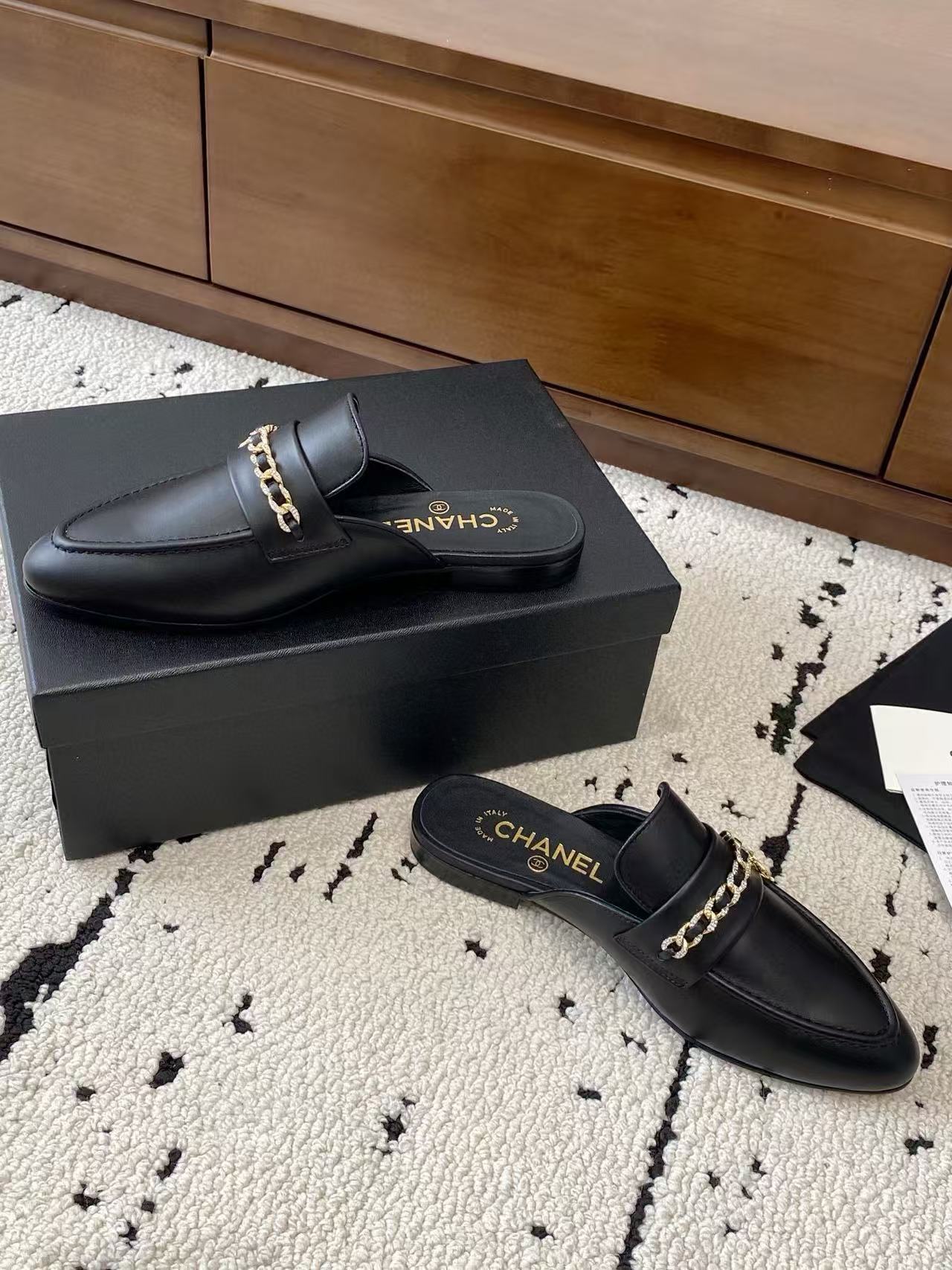 CHANE1 高品質チェーンレザースリッパ【50％割引+送料無料】