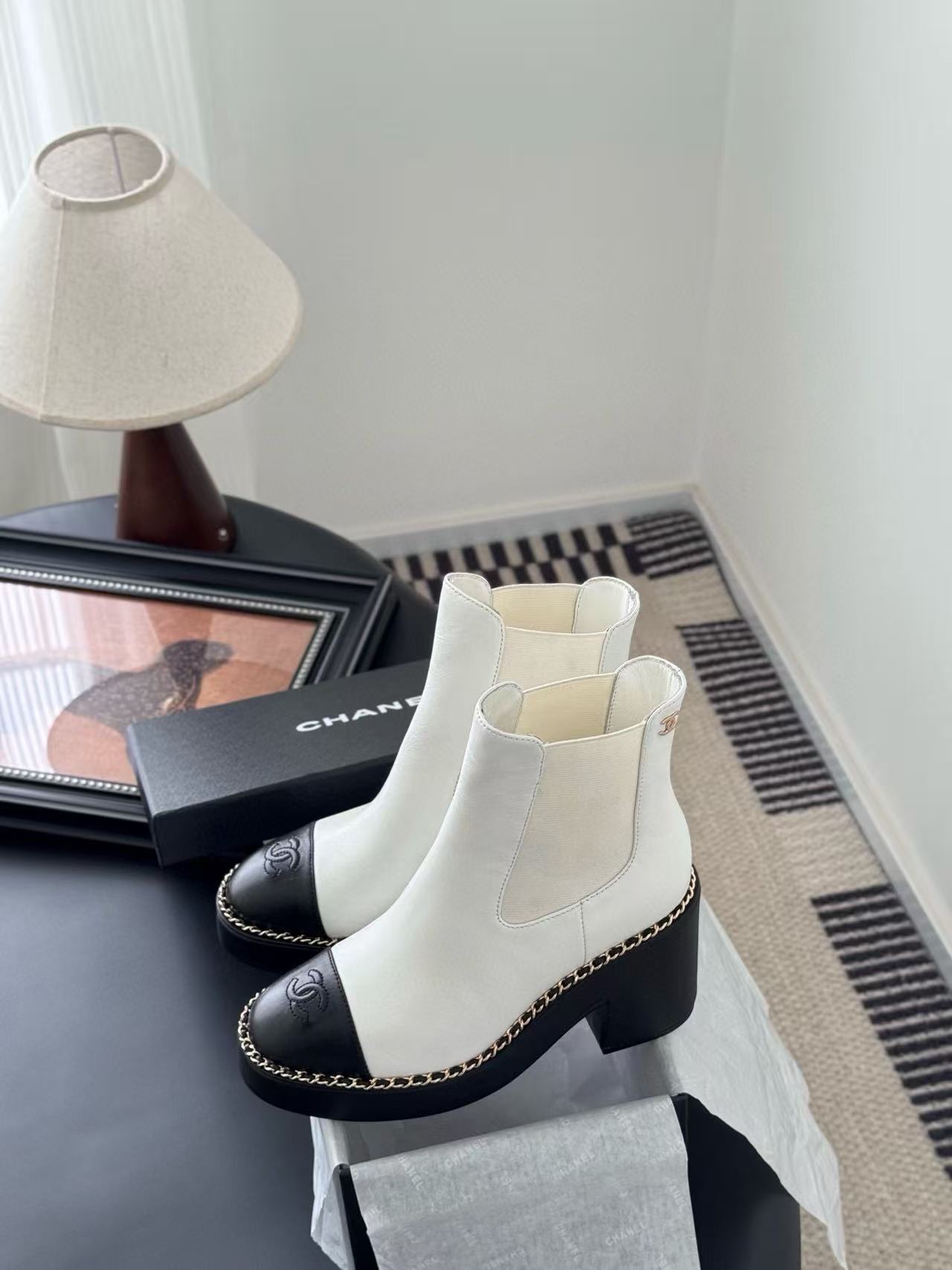 CHANE1 高品質チェーンマーティンブーツ【50％割引+送料無料】