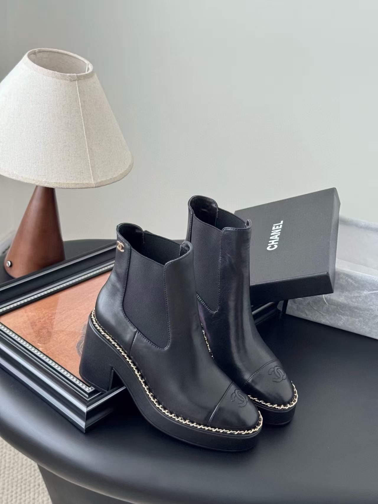 CHANE1 高品質チェーンマーティンブーツ【50％割引+送料無料】
