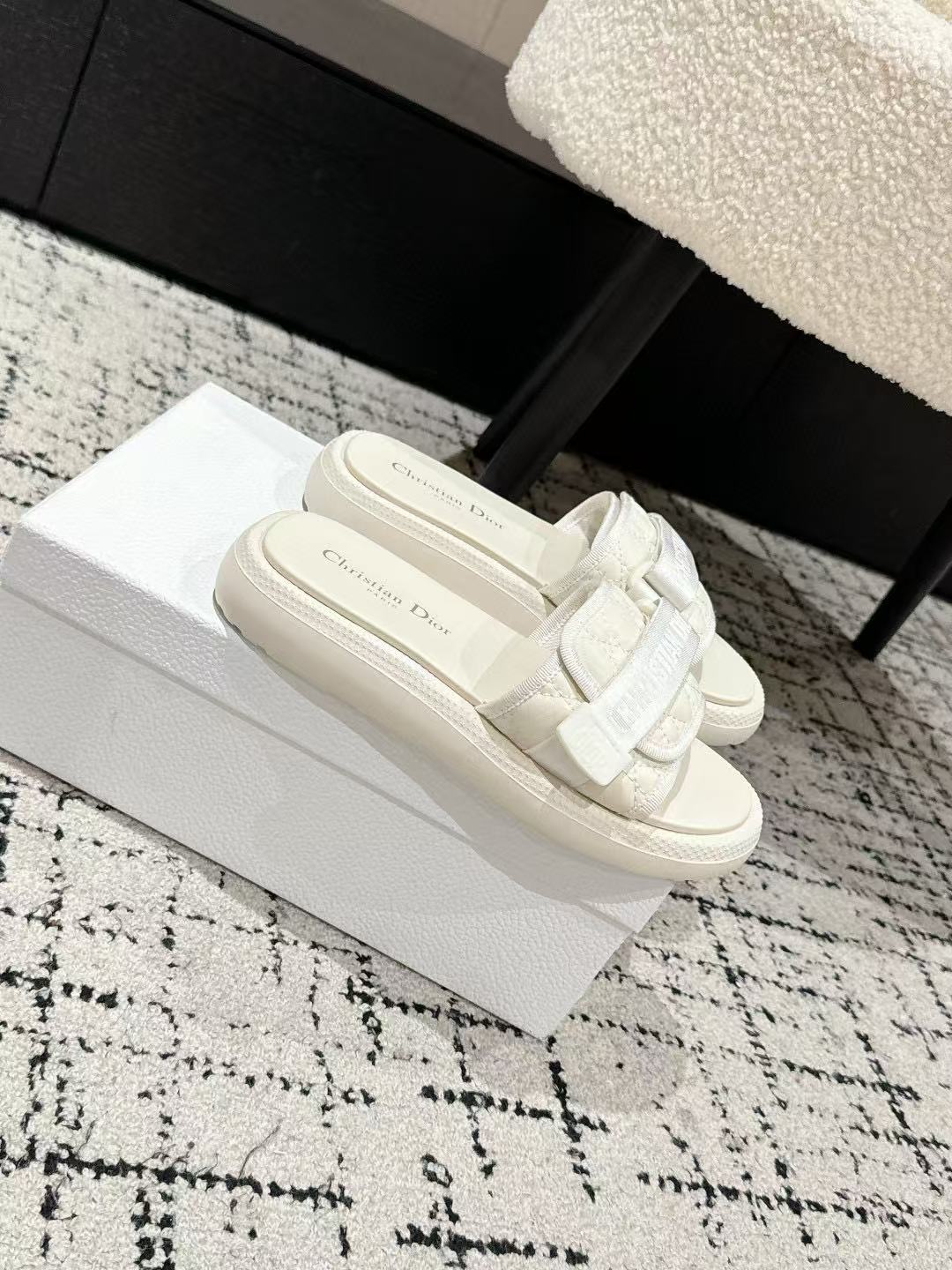 DI0R 高品質厚底ベルクロスリッパ【50%割引+送料無料】