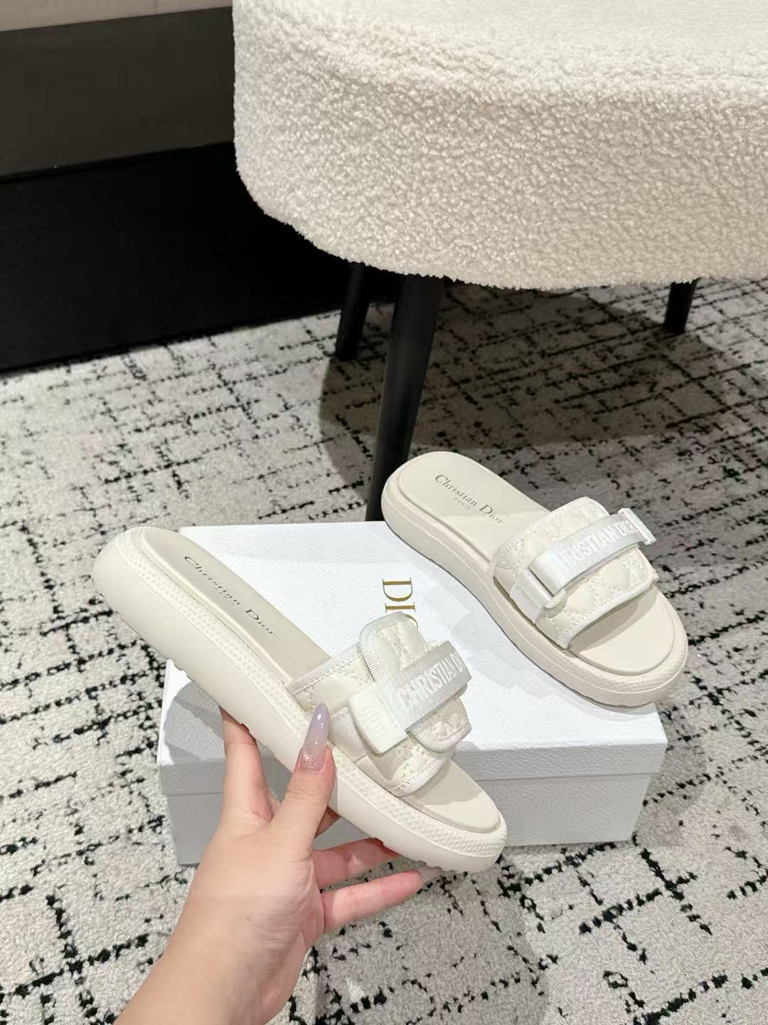 DI0R 高品質厚底ベルクロスリッパ【50%割引+送料無料】