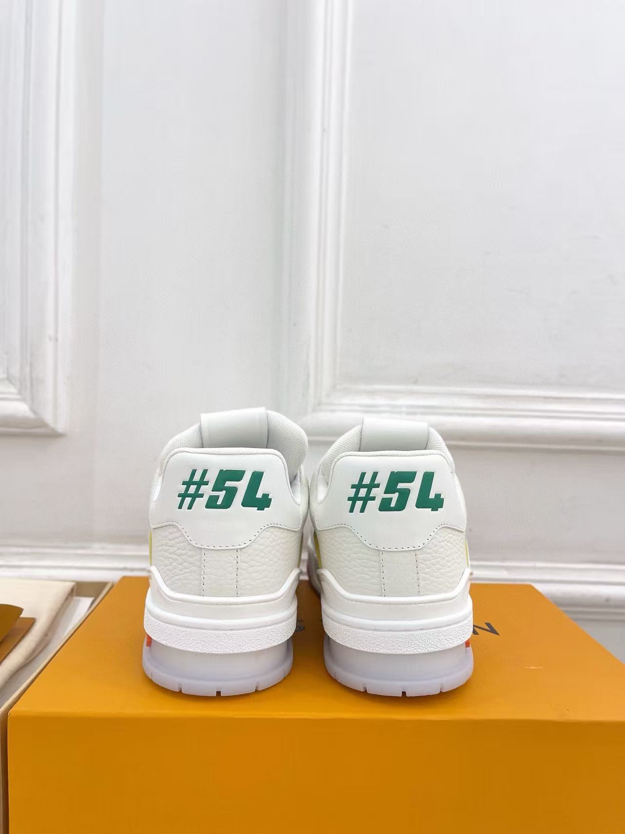 LVの高品質スポーツシューズ【50％割引+送料無料】