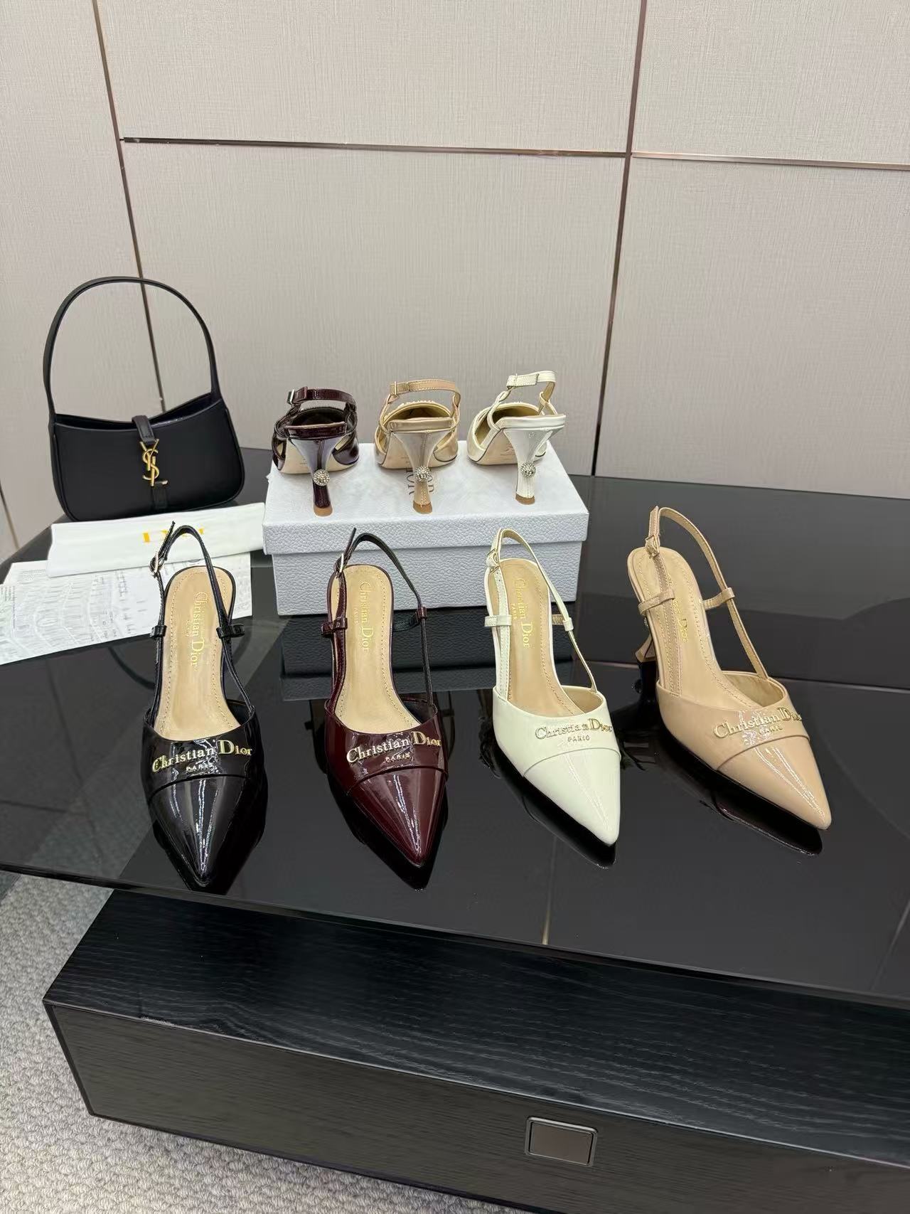 DI0R 高品質レターロゴハイヒールサンダル【50％割引+送料無料】