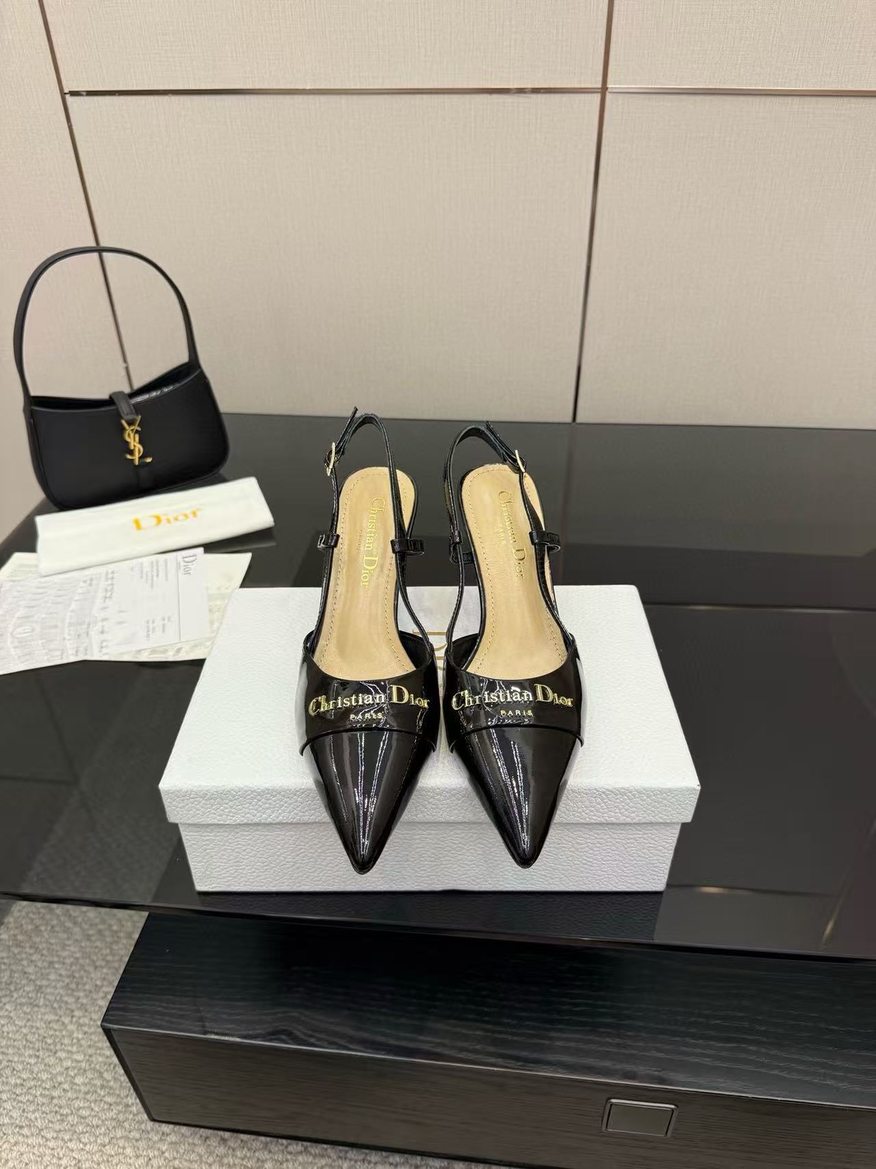 DI0R 高品質レターロゴハイヒールサンダル【50％割引+送料無料】