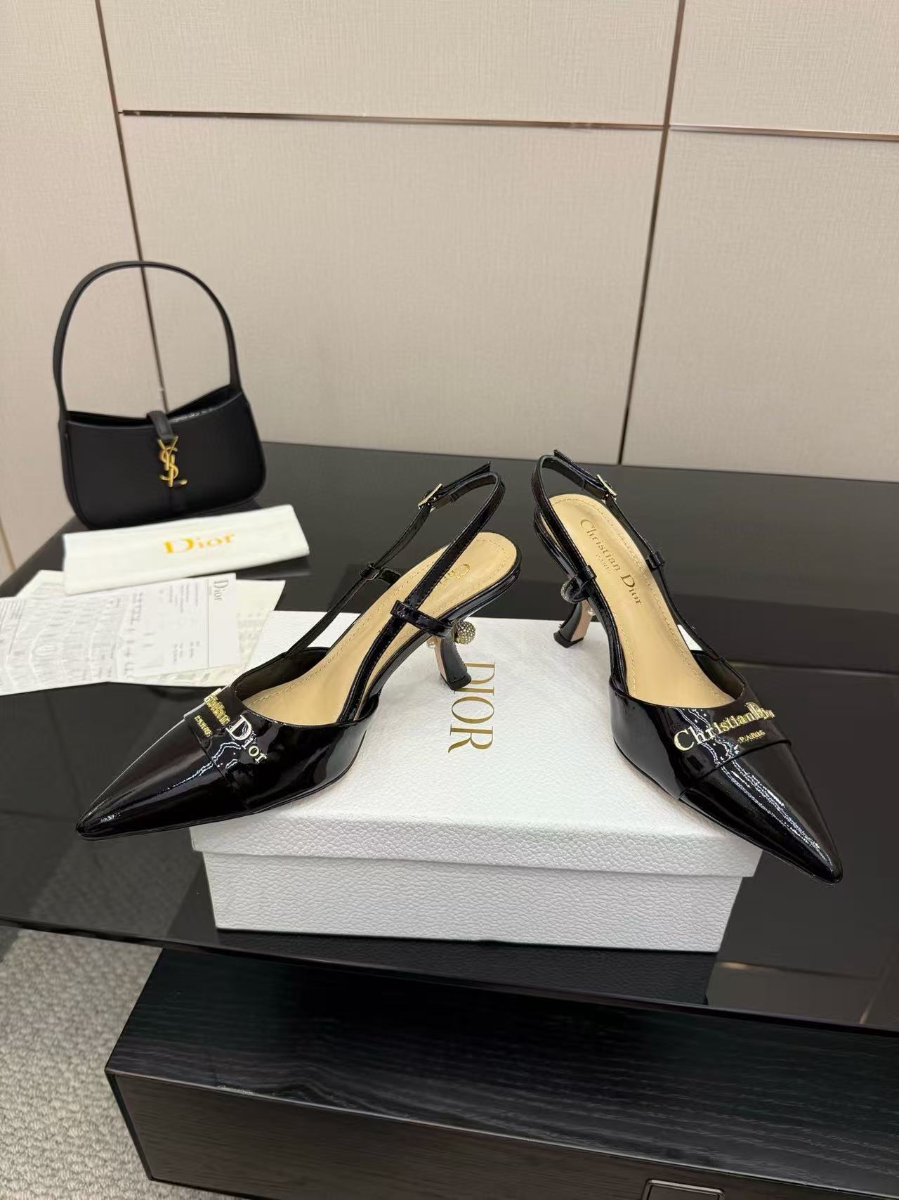 DI0R 高品質レターロゴハイヒールサンダル【50％割引+送料無料】