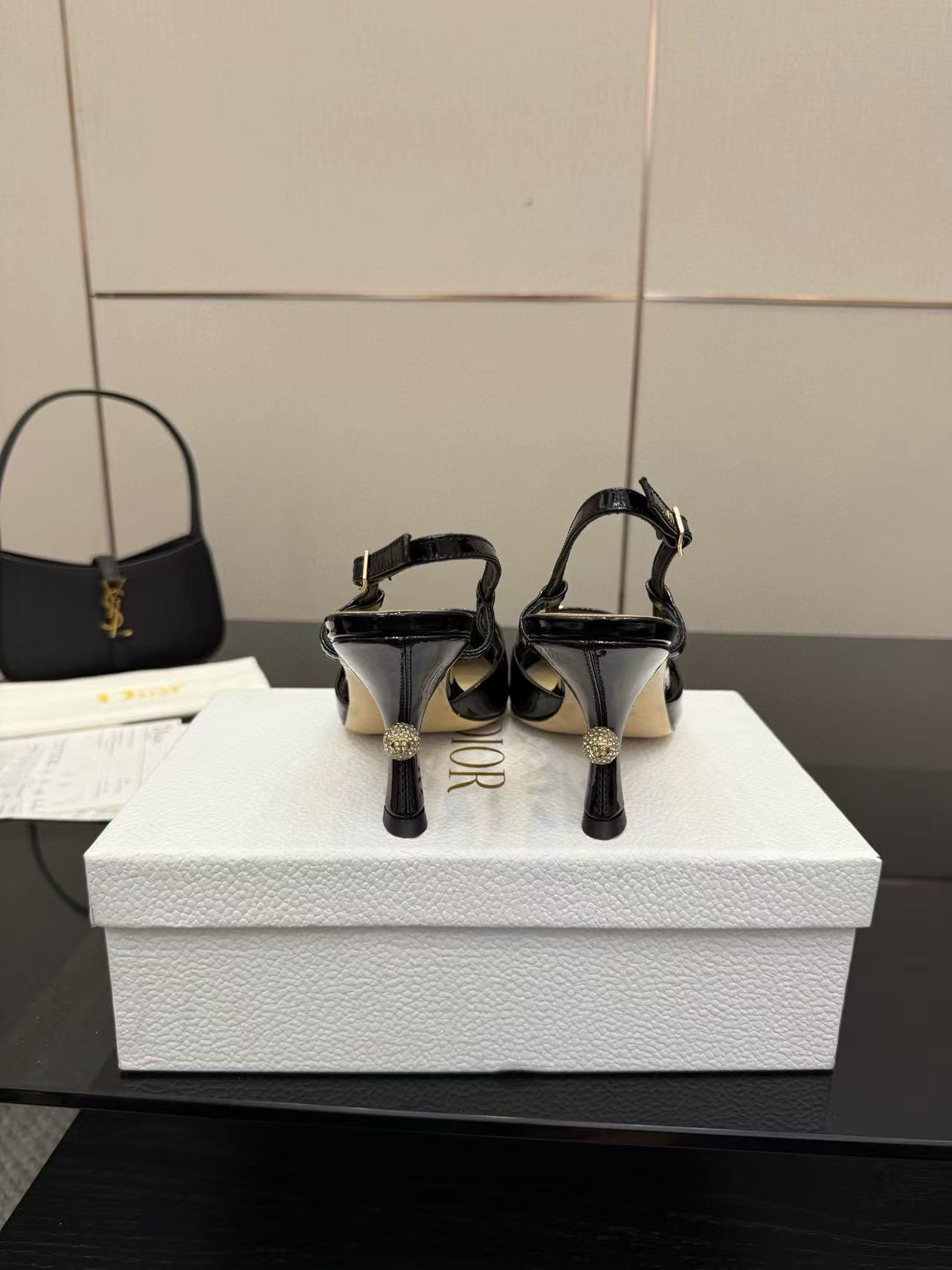 DI0R 高品質レターロゴハイヒールサンダル【50％割引+送料無料】